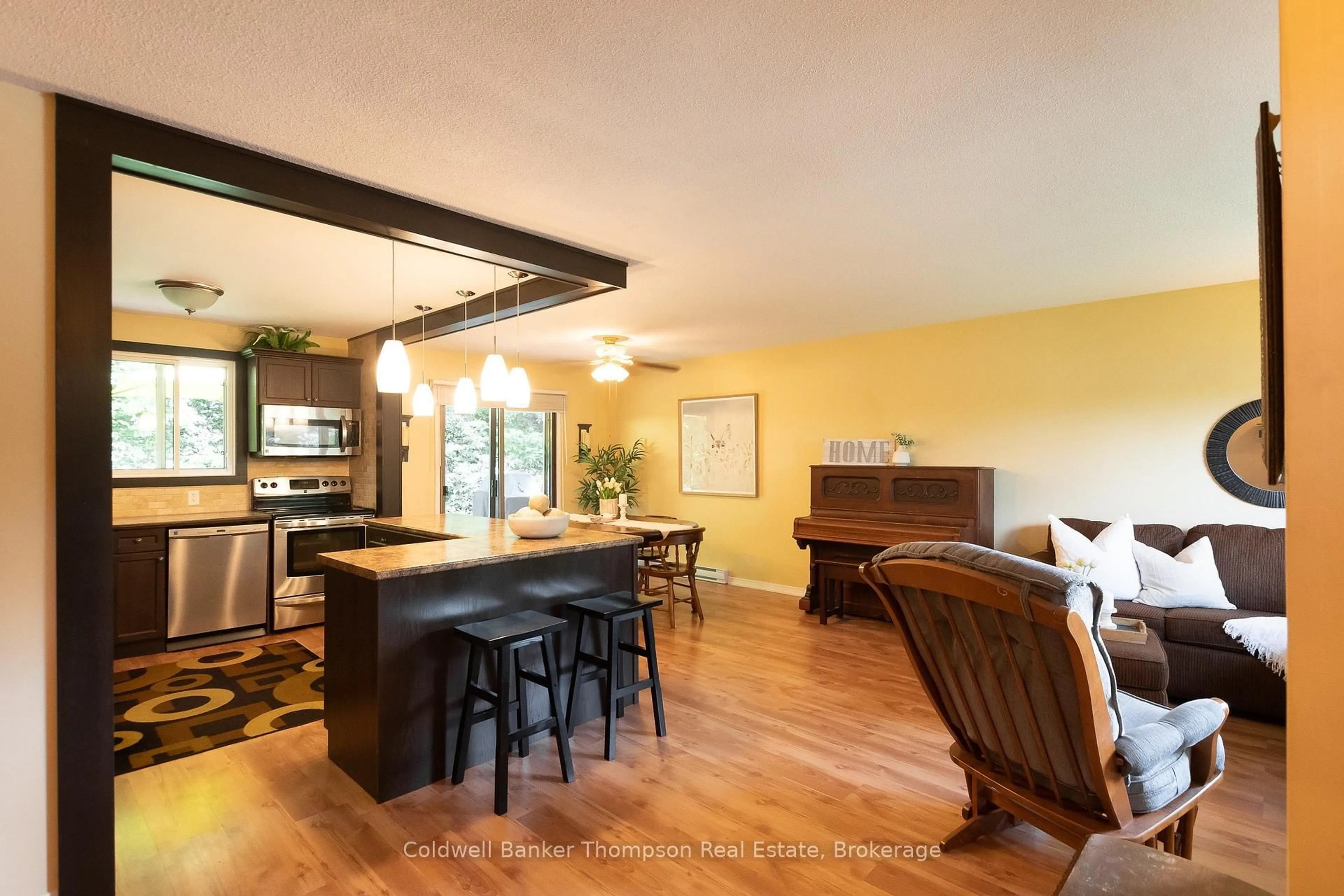 Open concept kitchen, wood/laminate floor for 151 Main St, Huntsville Ontario P1H 1X8