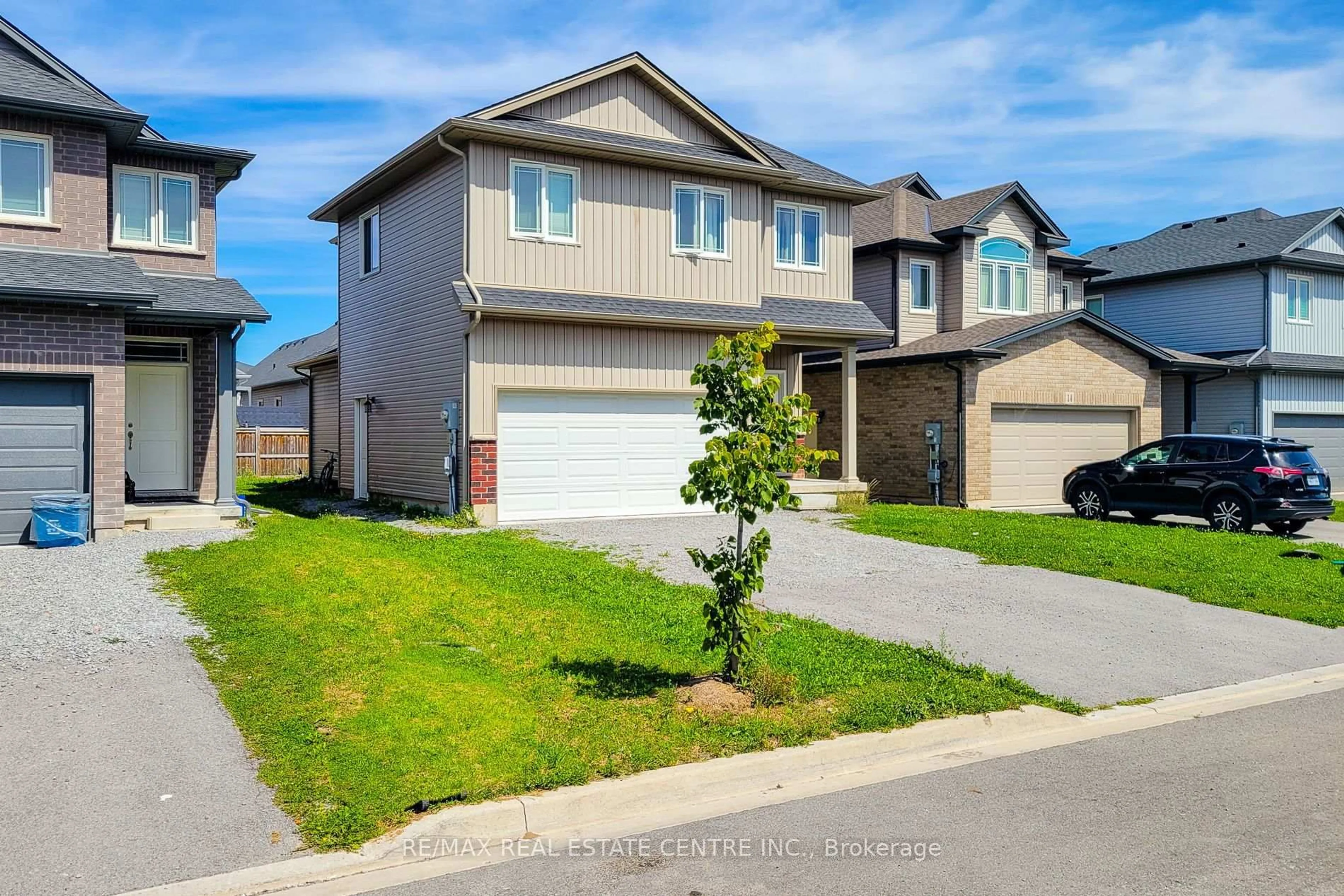 Home with vinyl exterior material, street for 12 Bowman Cres, Thorold Ontario L2V 0G3