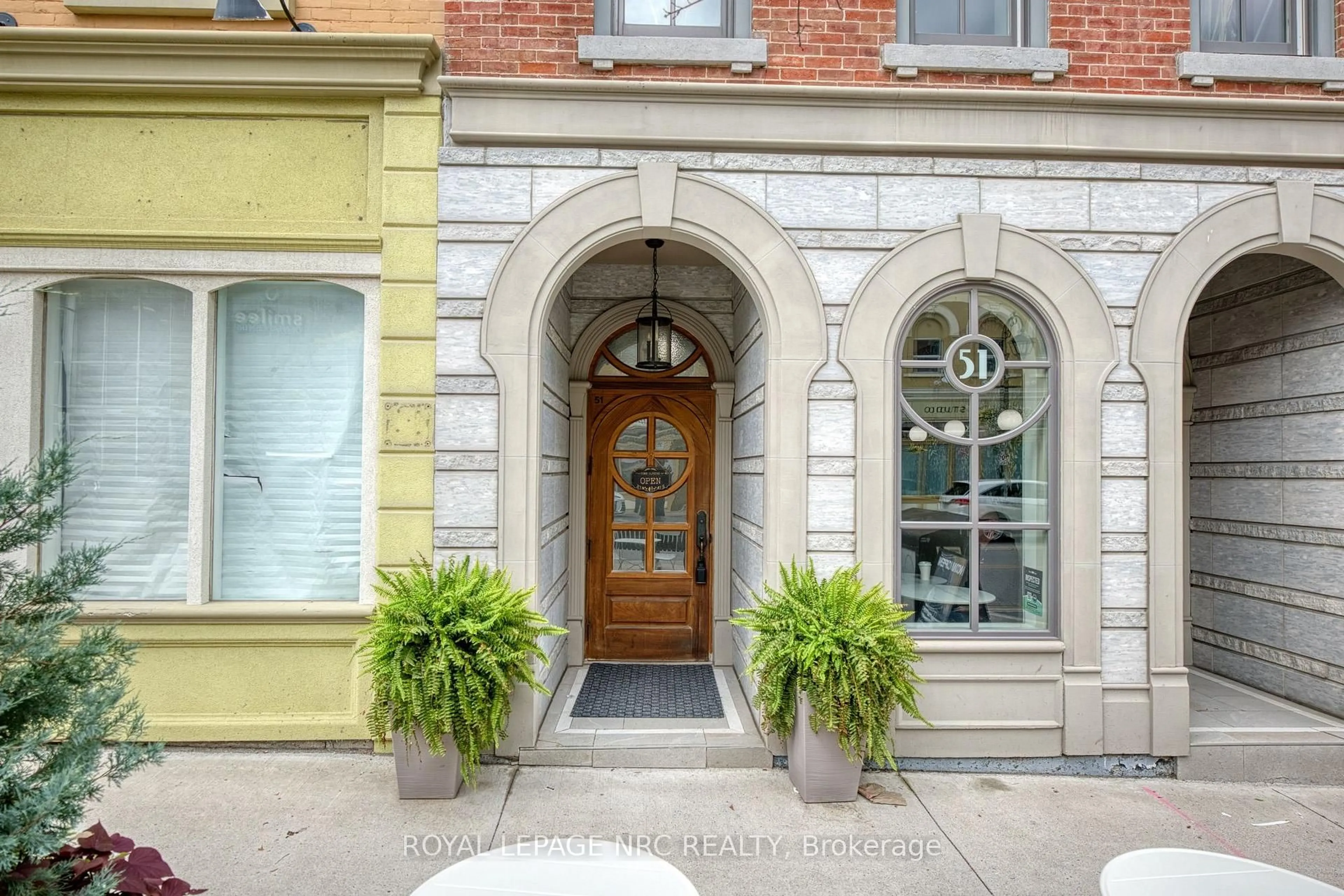 Indoor entryway for 51 Front St, Thorold Ontario L2V 1W8