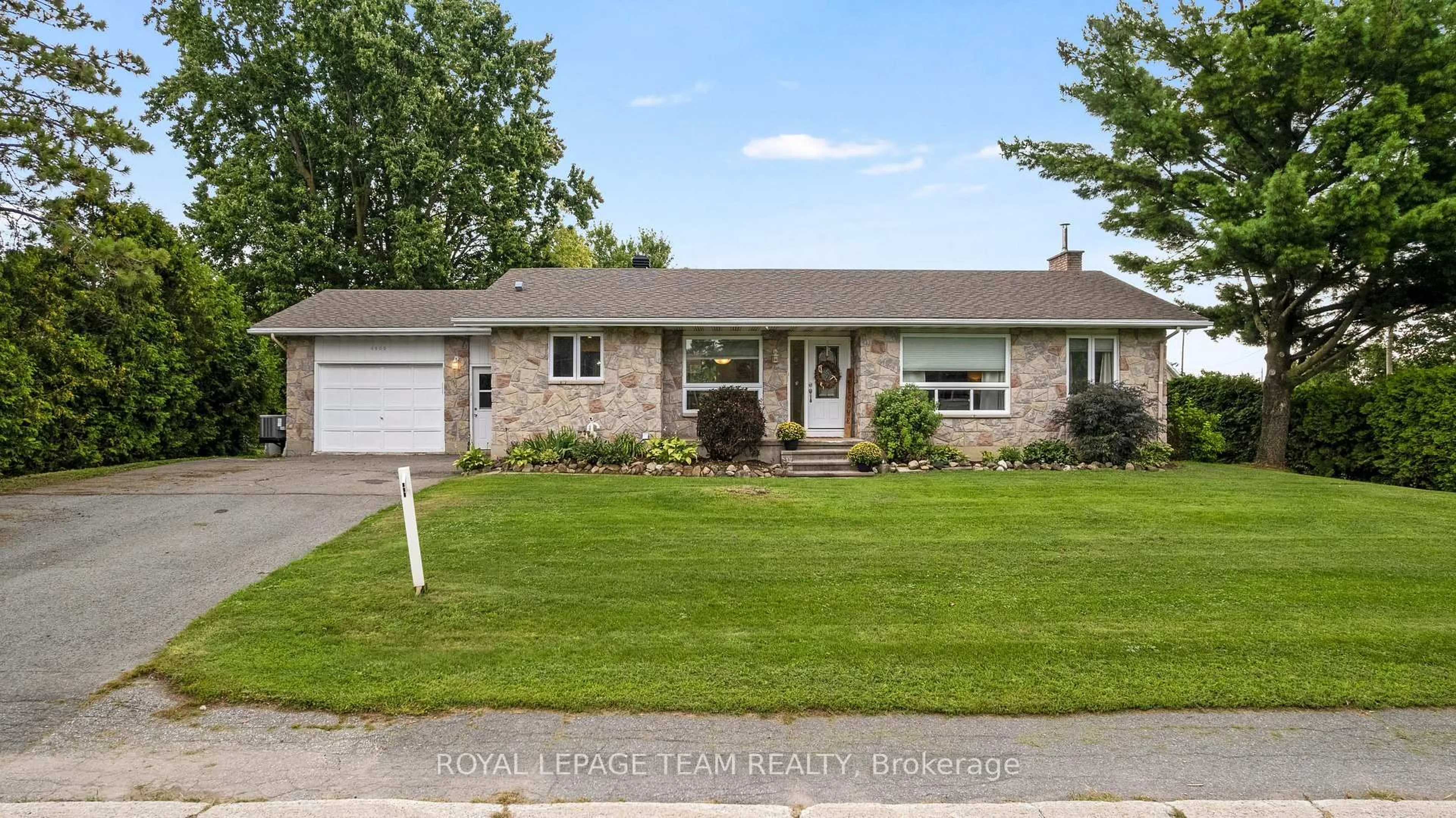 Home with brick exterior material, street for 4603 Gregoire Rd, Russell Ontario K4R 1E5