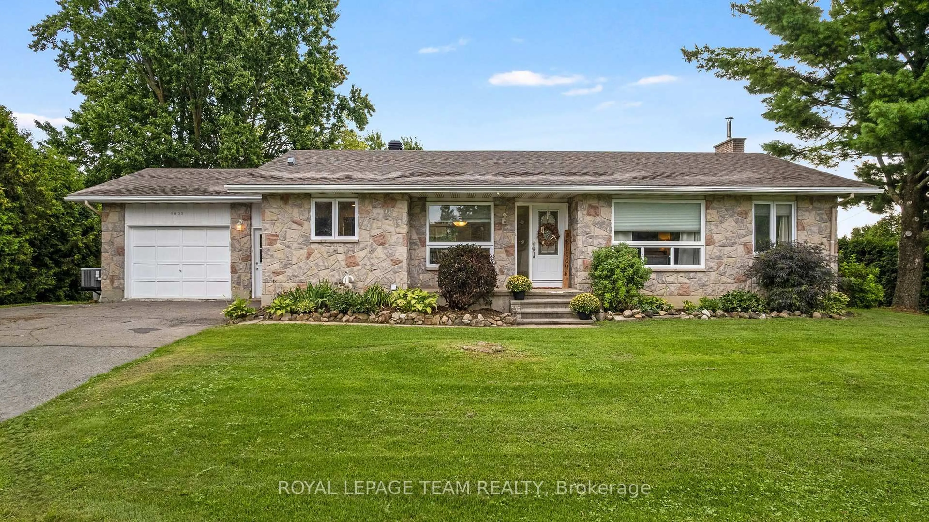 Home with brick exterior material, street for 4603 Gregoire Rd, Russell Ontario K4R 1E5