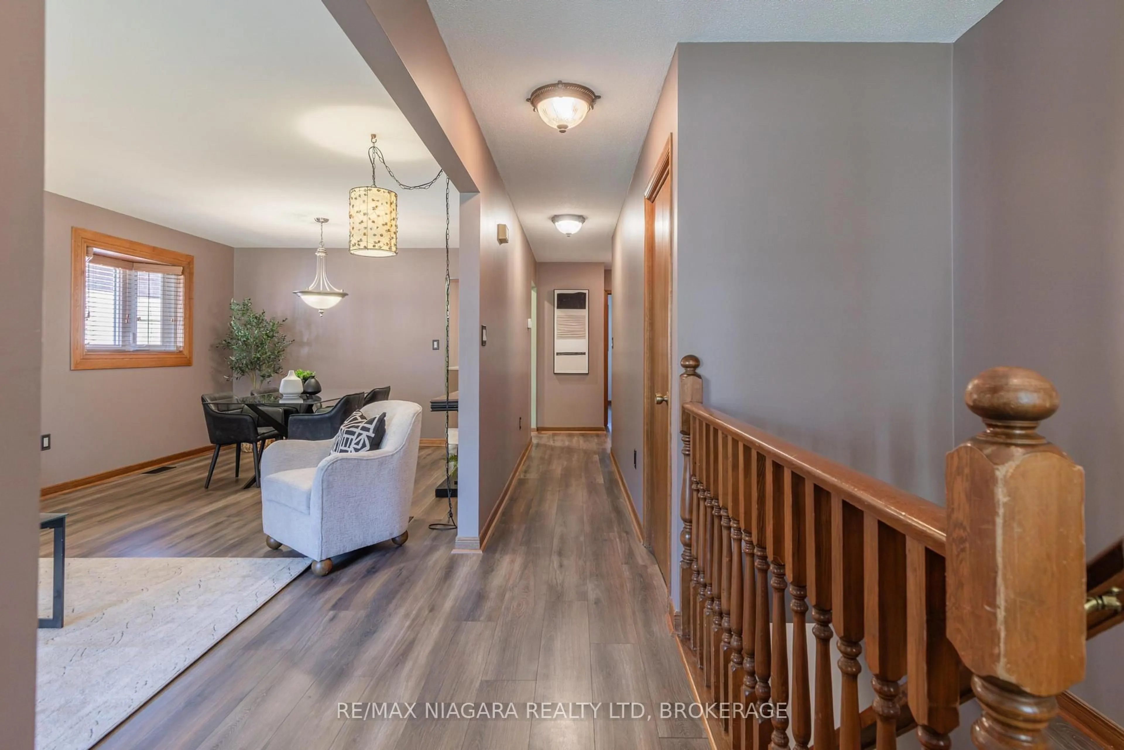Indoor entryway for 27 Andrea Dr, St. Catharines Ontario L2S 3N7