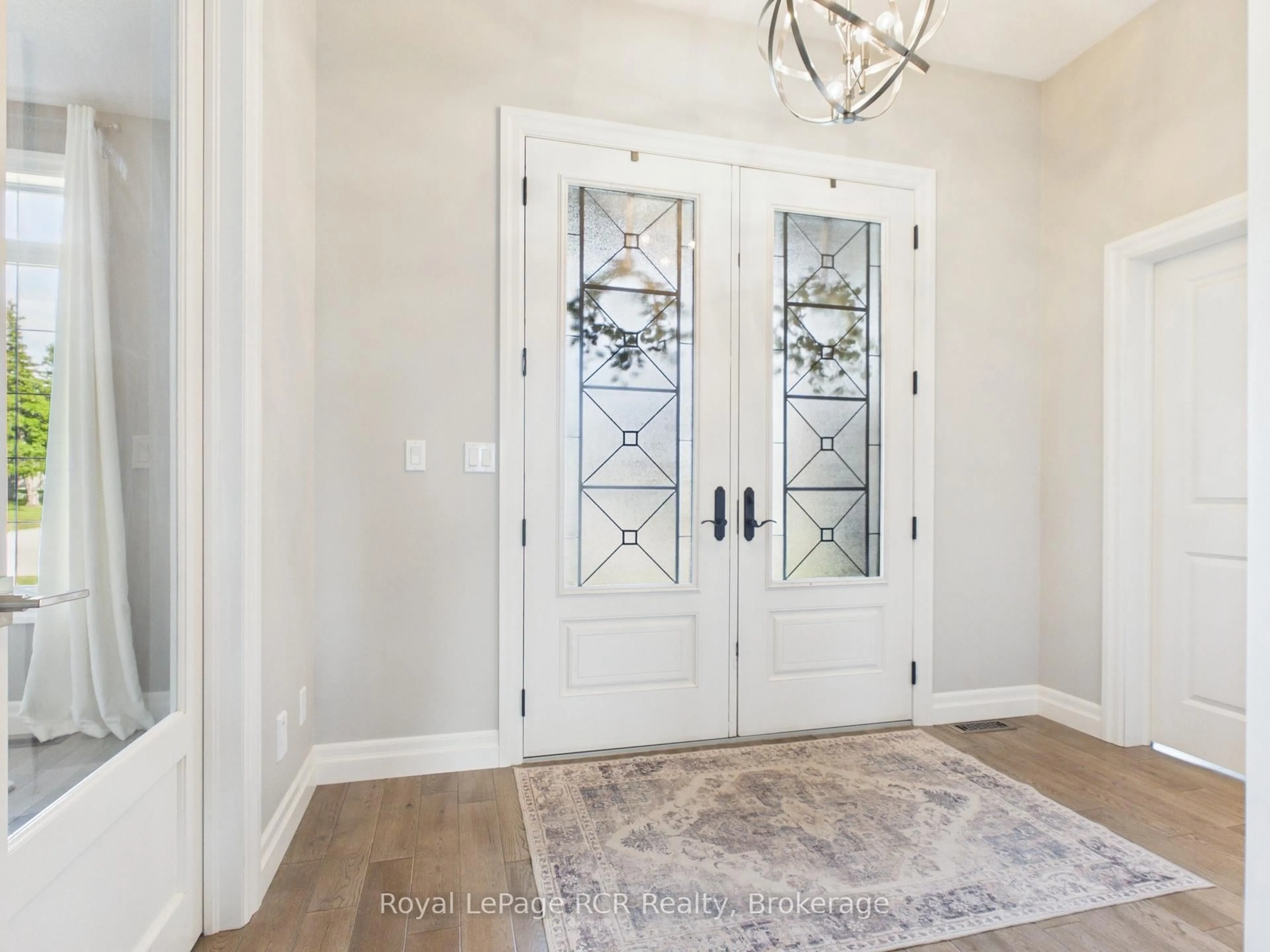 Indoor entryway for 906 Parkplace Pl, Huron-Kinloss Ontario N2Z 0C4