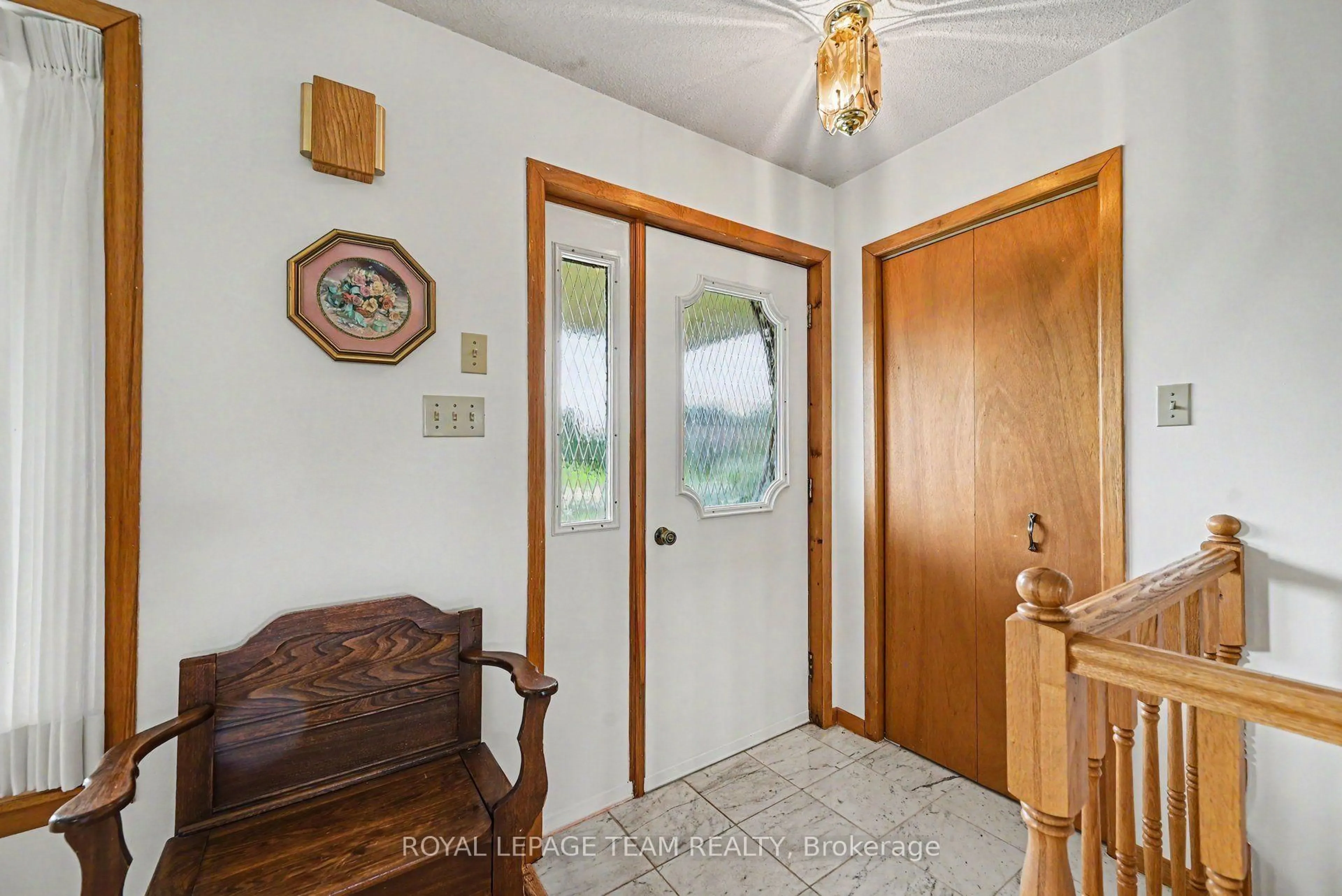 Indoor entryway for 5630 Saver Rd, South Dundas Ontario K0E 1K0