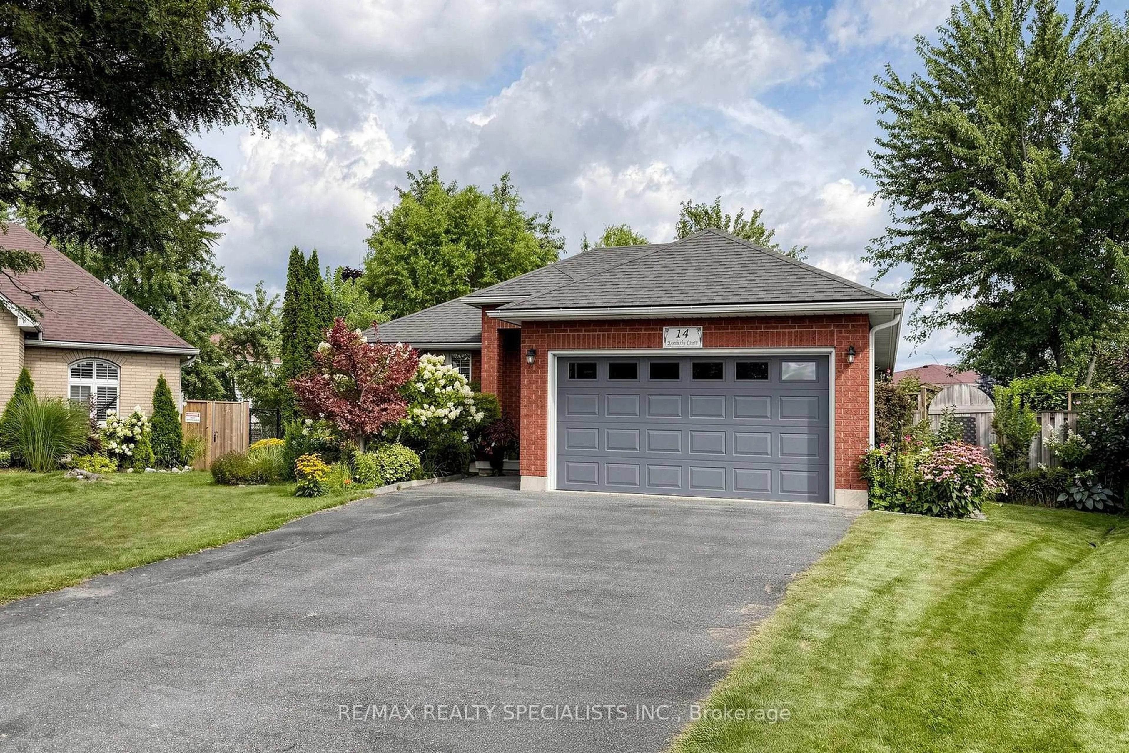 Home with brick exterior material, street for 14 Kimberly Crt, Brantford Ontario N3T 6M3