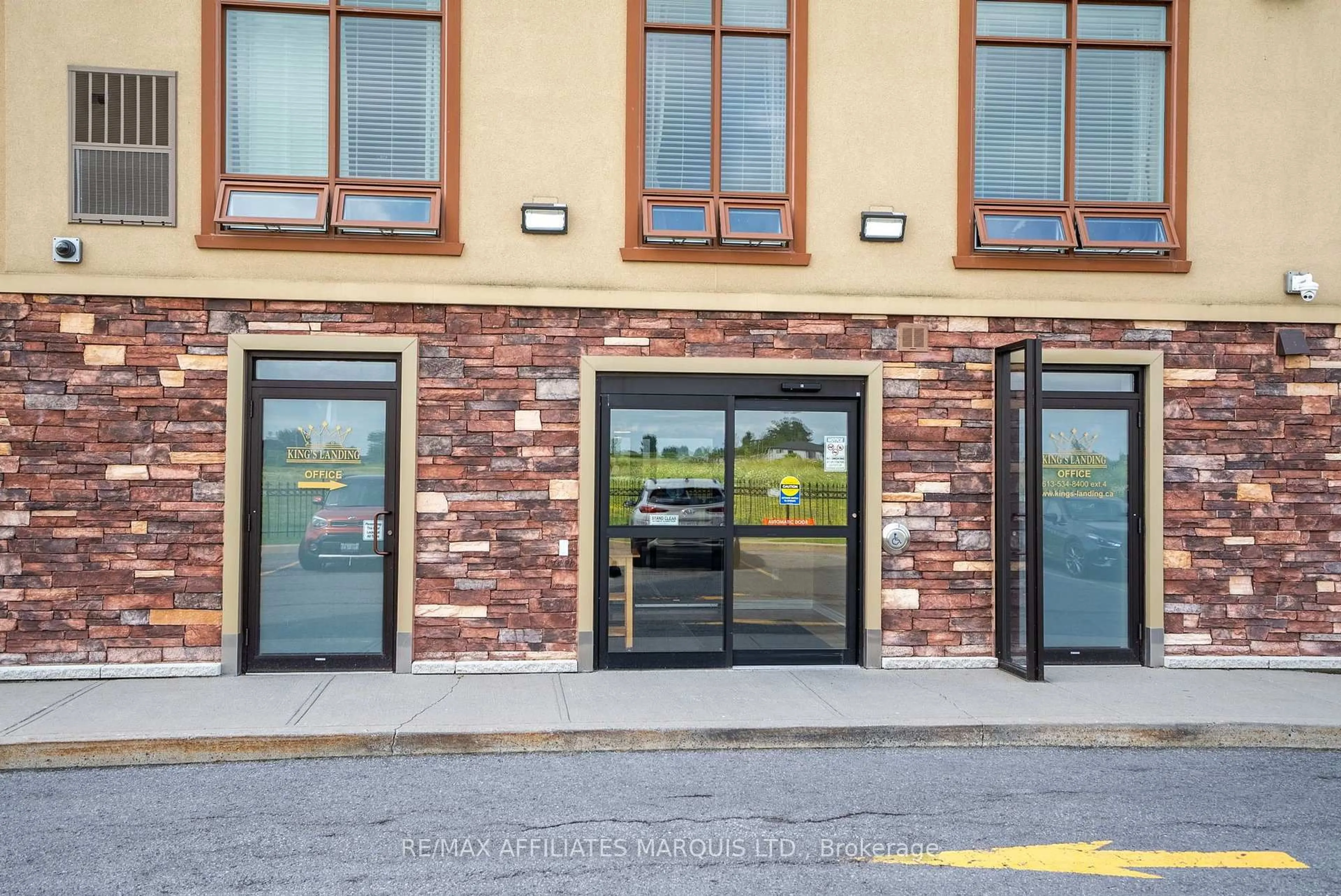 Indoor foyer for 1146 Montreal Rd #104, Cornwall Ontario K6H 1E2