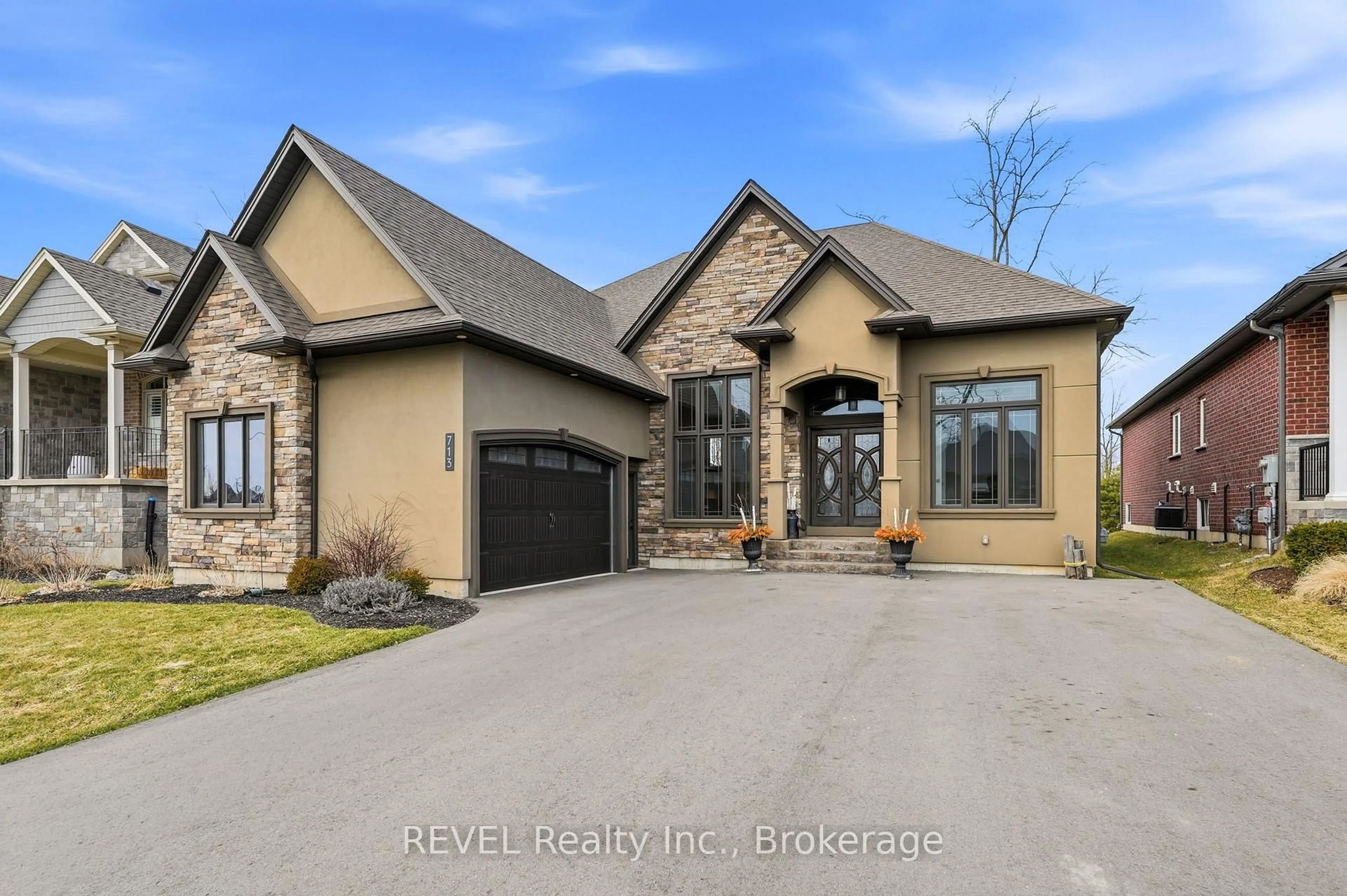 Home with brick exterior material, street for 713 Clarence St, Port Colborne Ontario L3K 6B8