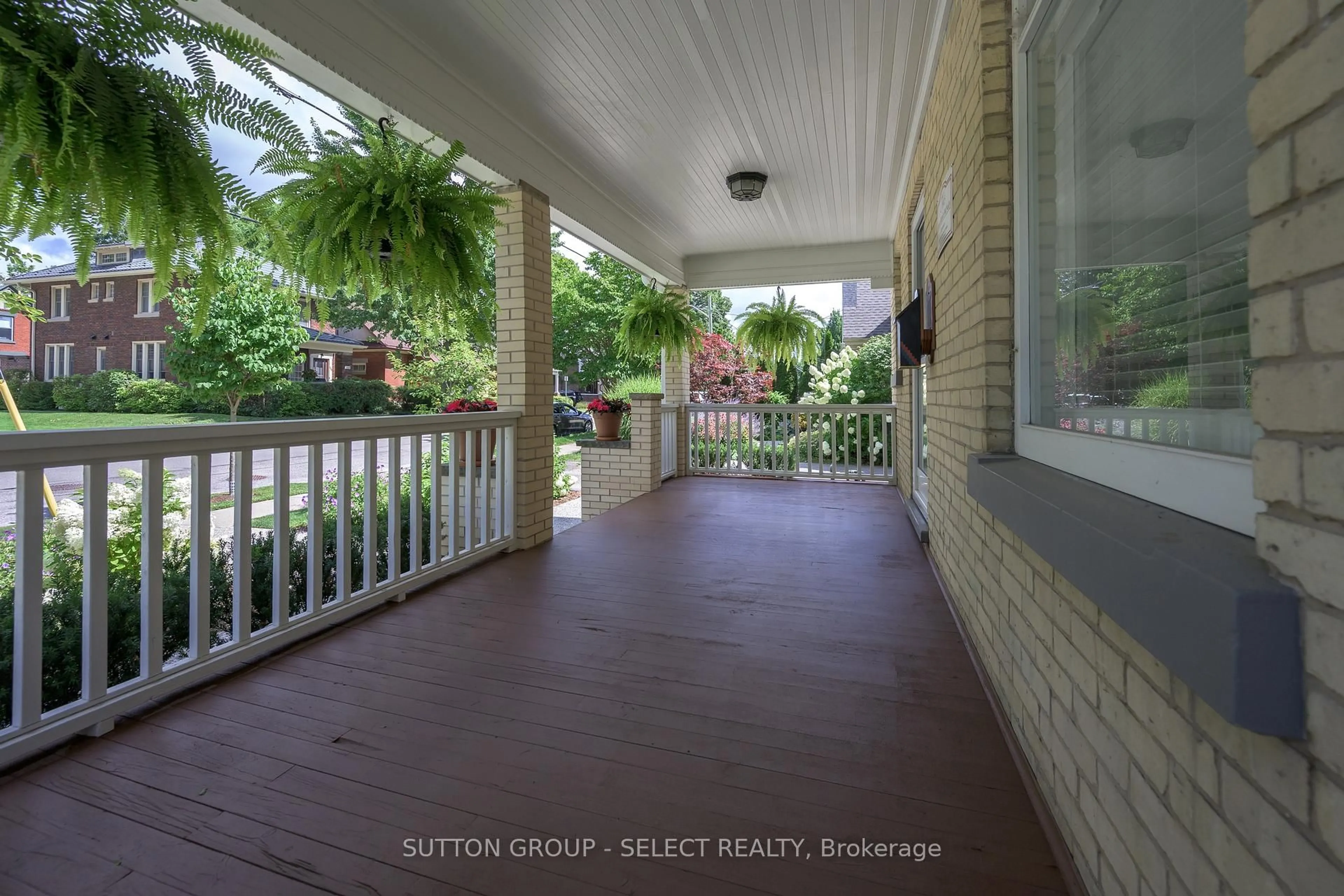Patio, street for 345 Tecumseh Ave, London South Ontario N6C 1T1