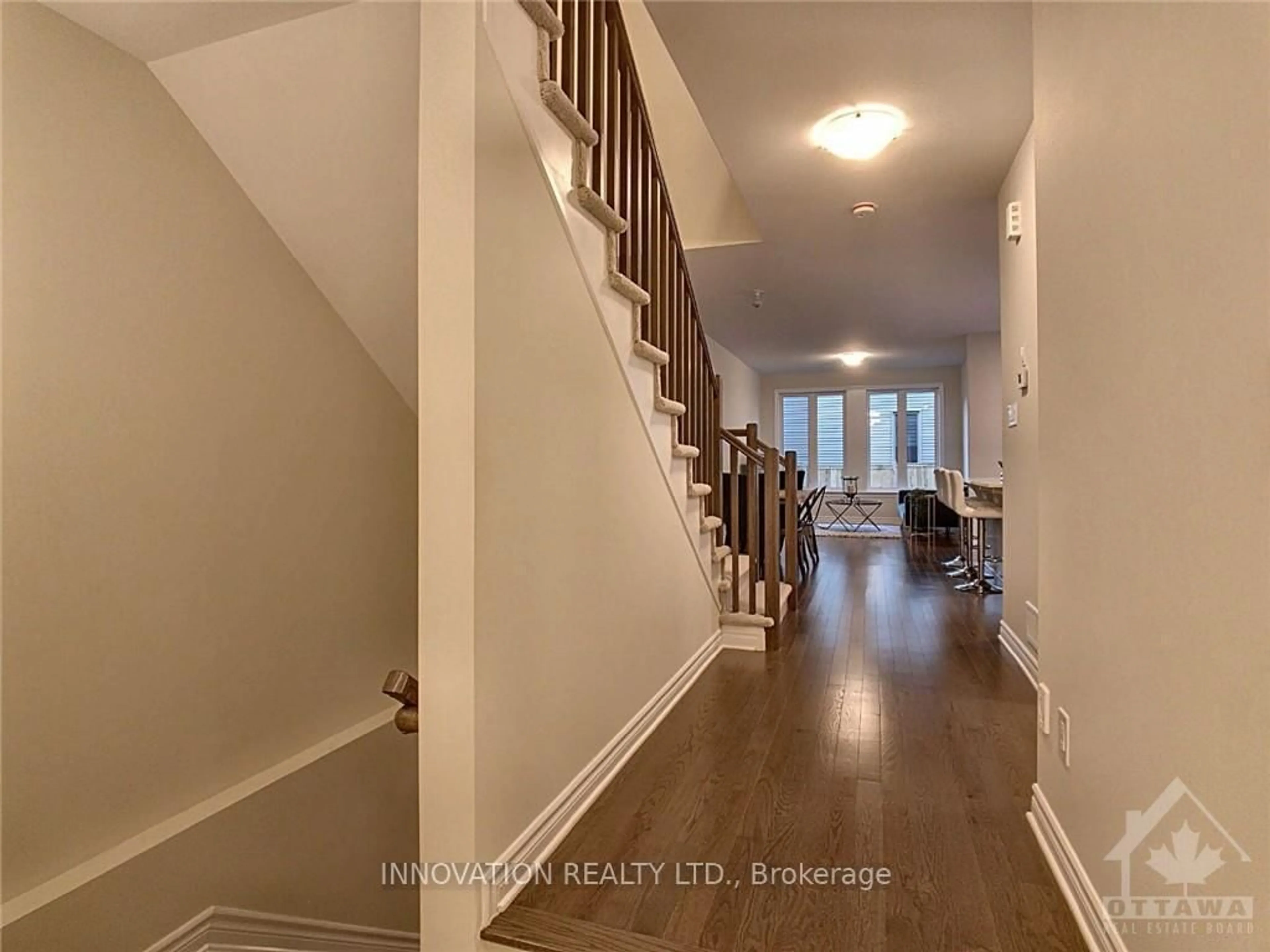 Indoor entryway for 327 Barrett Farm Dr, Ottawa Ontario K1T 0S3