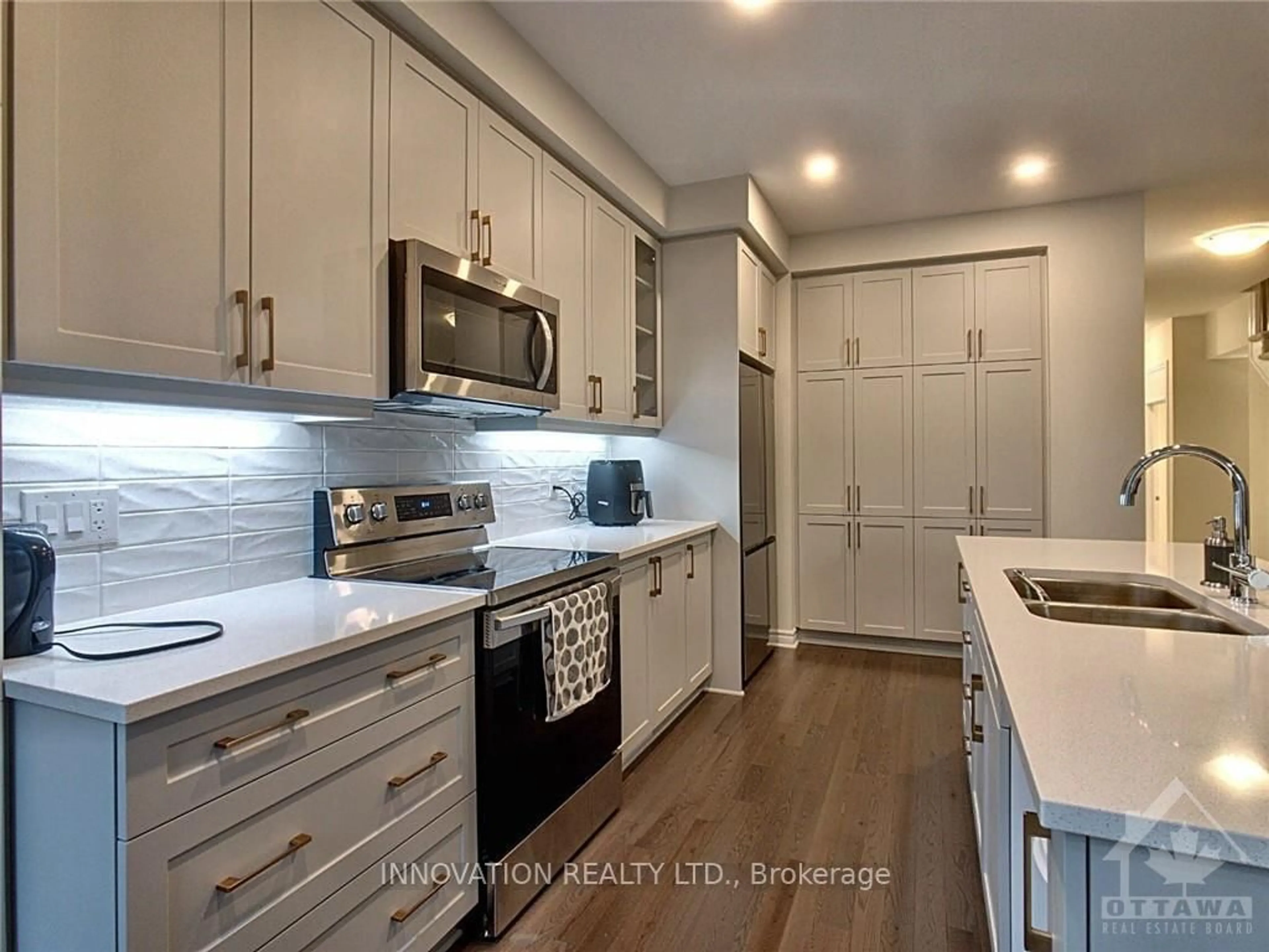 Open concept kitchen, unknown for 327 Barrett Farm Dr, Ottawa Ontario K1T 0S3