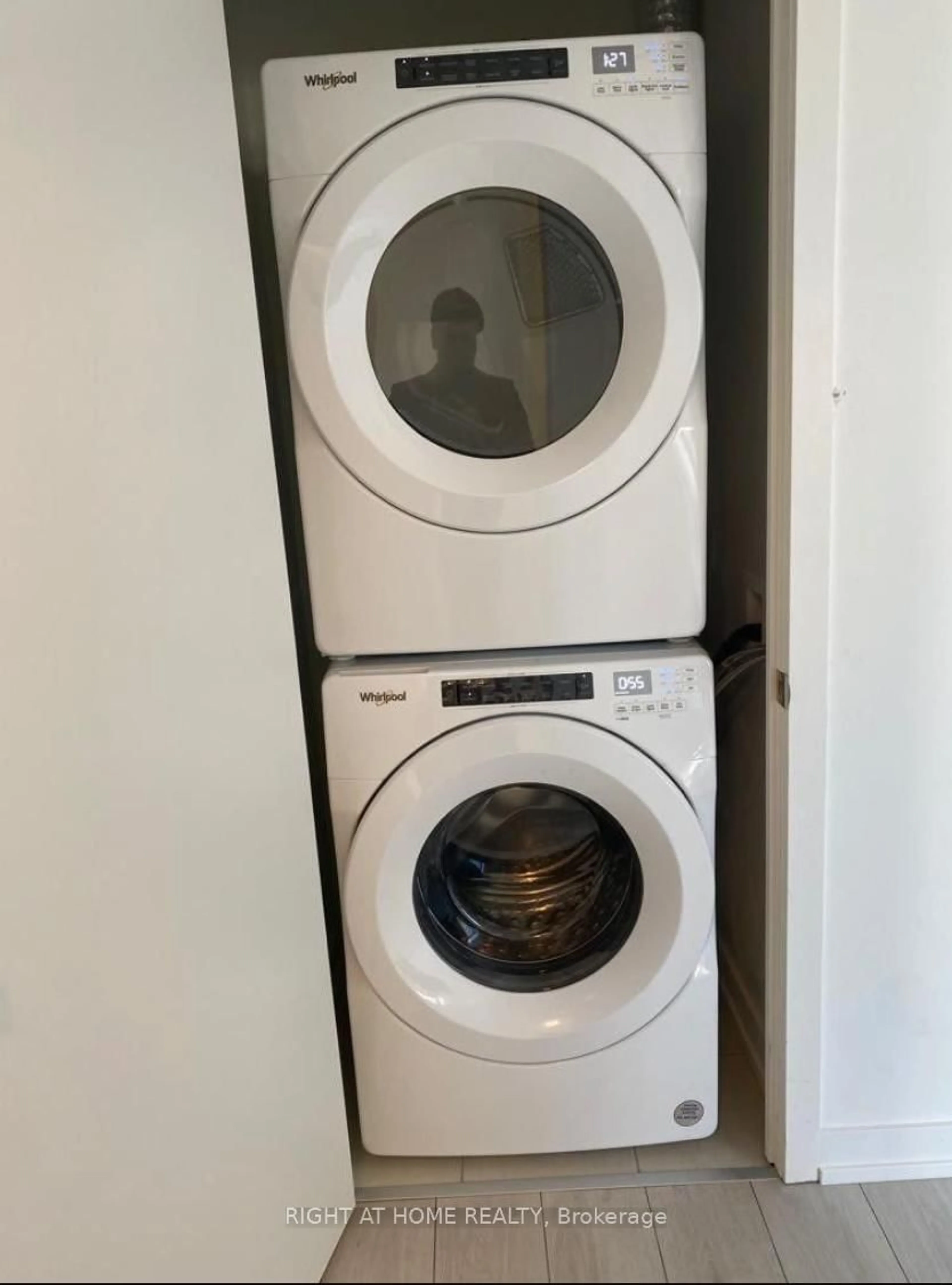 Laundry room for 55 Duke St #418, Kitchener Ontario N2H 0B4