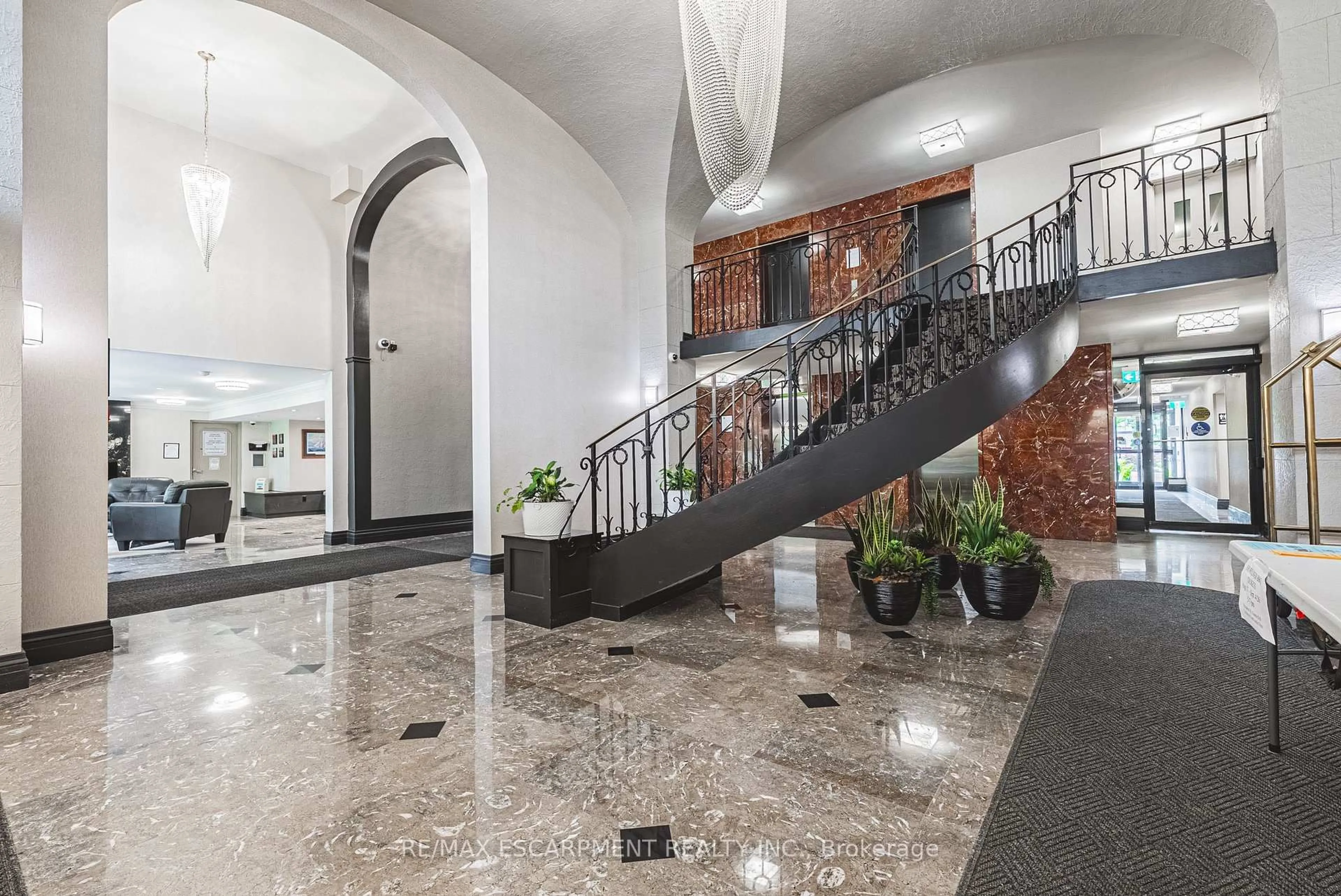 Lobby for 500 GREEN Rd #509, Hamilton Ontario L8E 3M6
