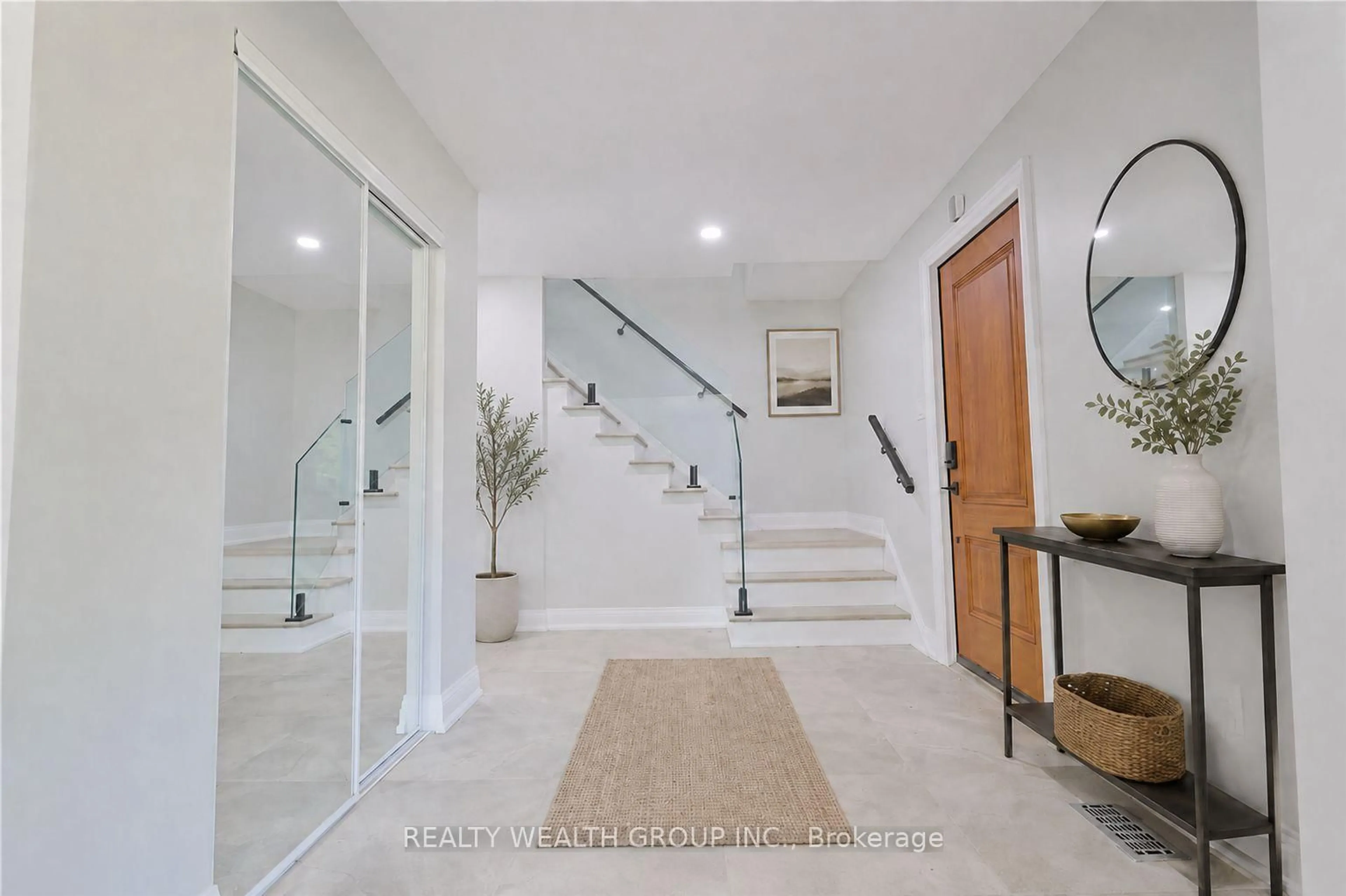 Indoor entryway for 264 Shakespeare Dr, Waterloo Ontario N2L 2T6