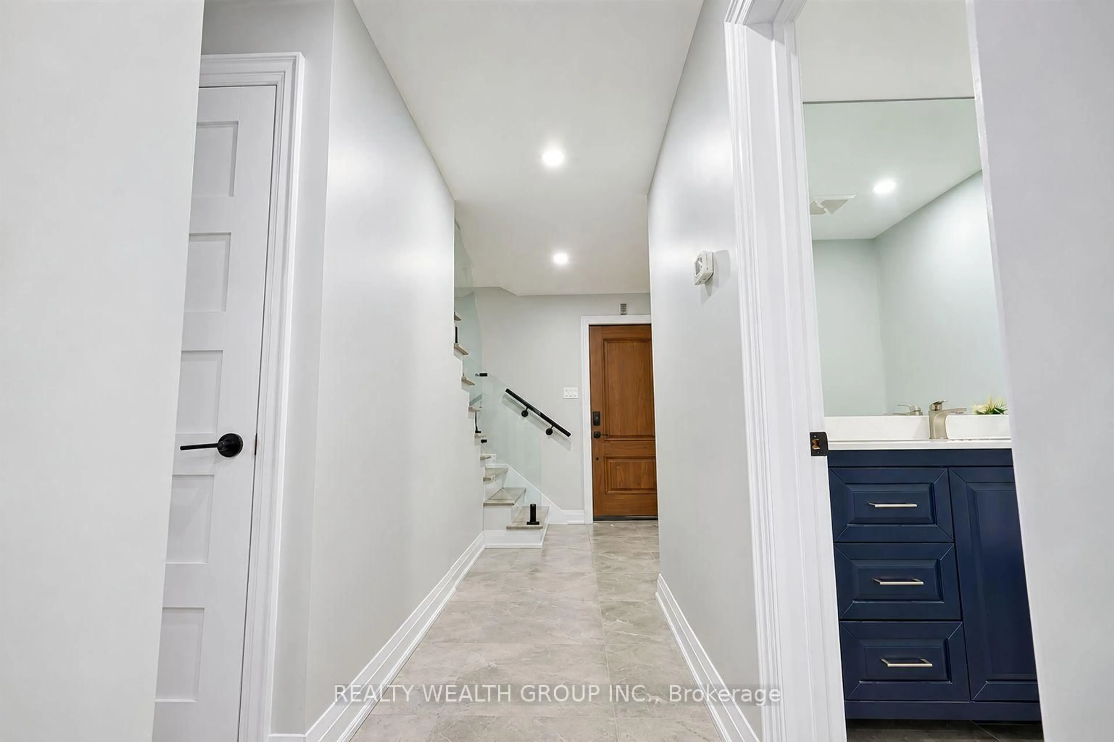 Indoor entryway for 264 Shakespeare Dr, Waterloo Ontario N2L 2T6