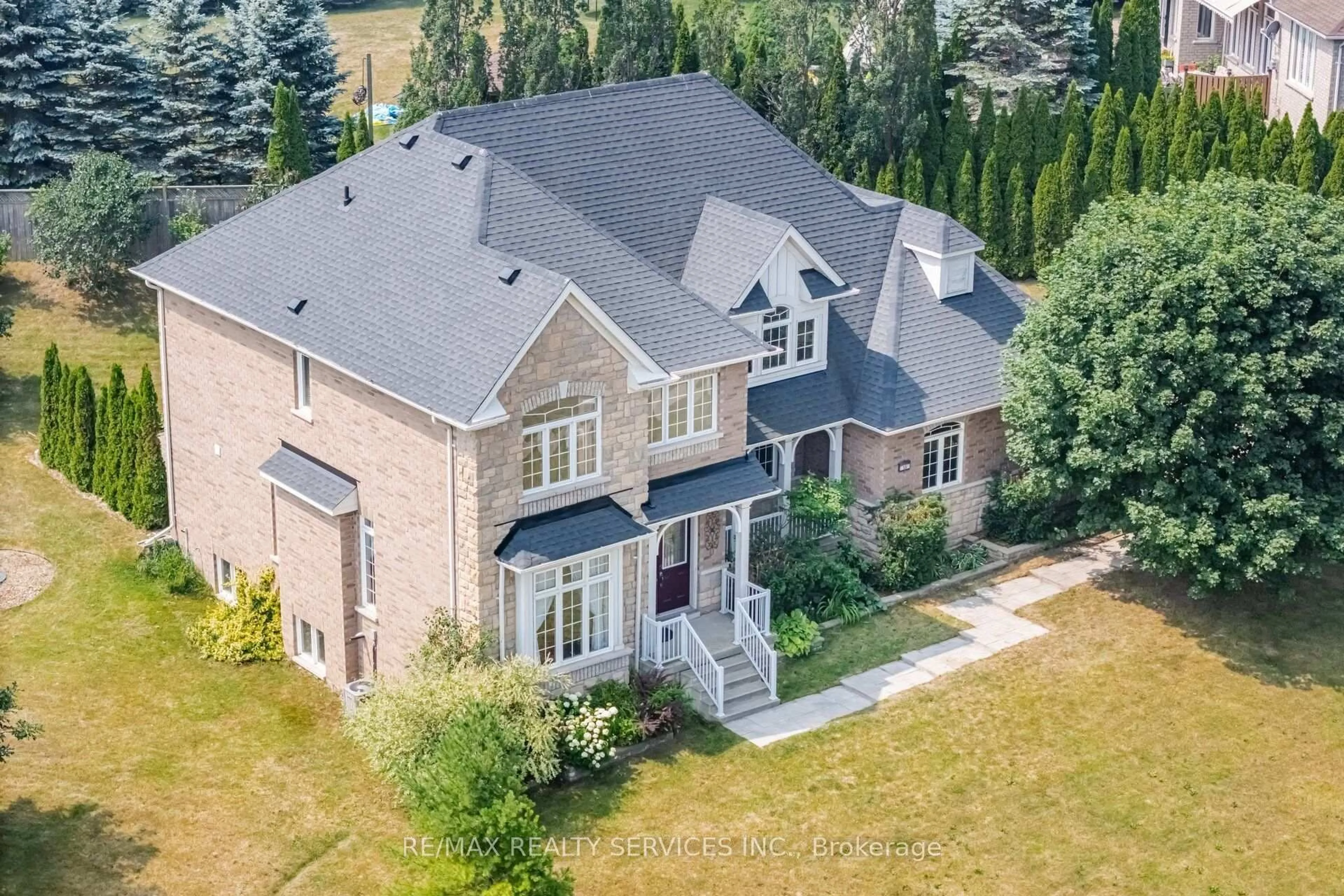 A pic from outside/outdoor area/front of a property/back of a property/a pic from drone, unknown for 15 Upper Canada Dr, Erin Ontario N0B 1Z0