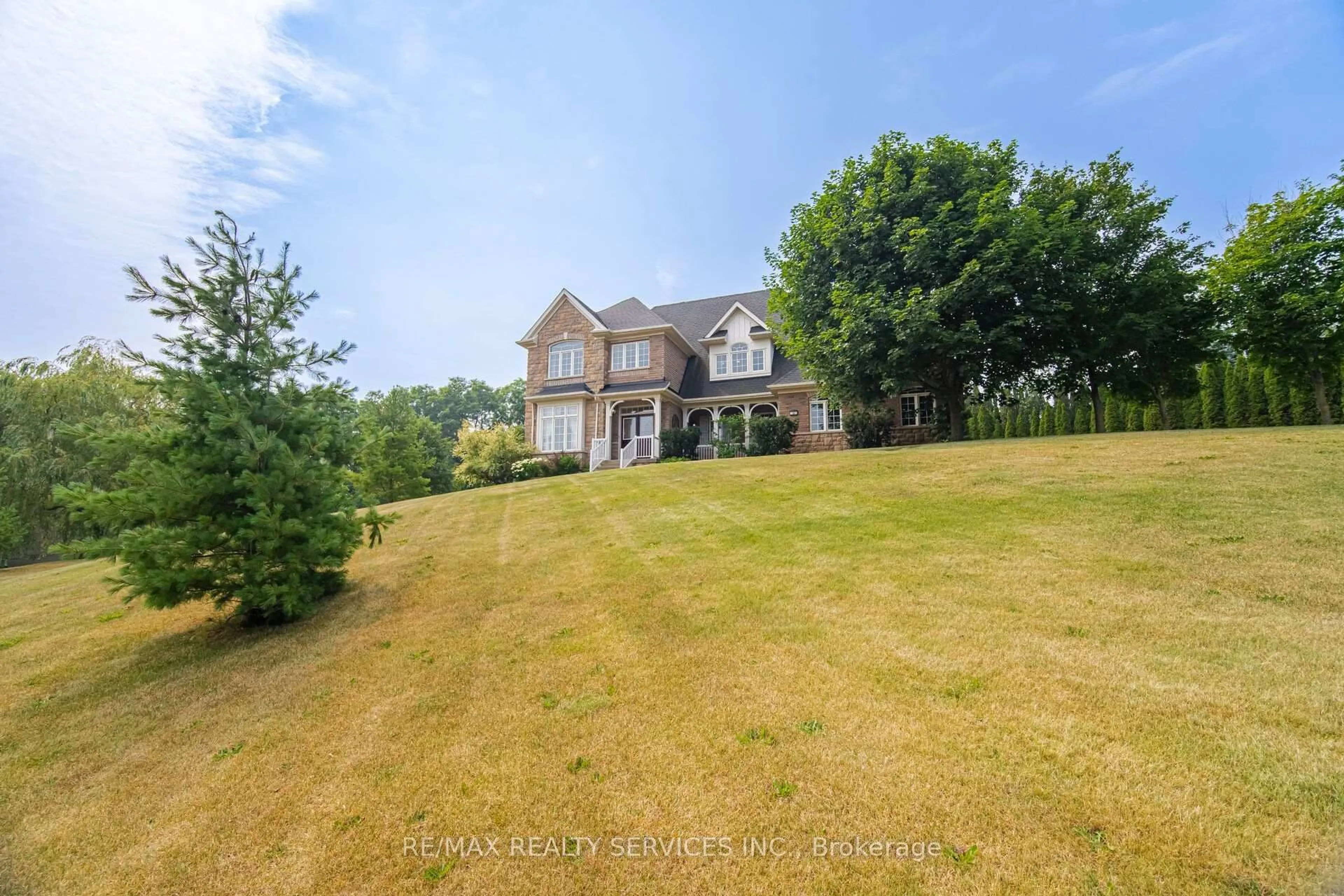 A pic from outside/outdoor area/front of a property/back of a property/a pic from drone, mountain view for 15 Upper Canada Dr, Erin Ontario N0B 1Z0