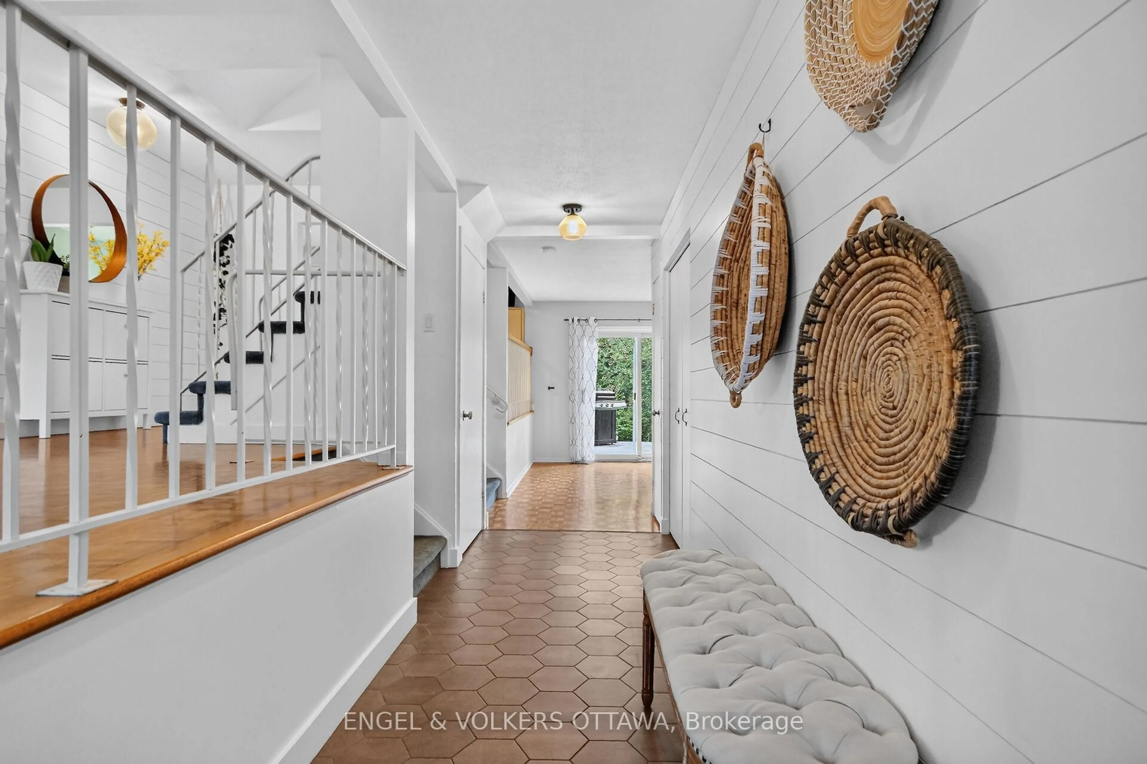 Indoor entryway for 21 Stroughton Cres, Munster Ontario K0A 3P0