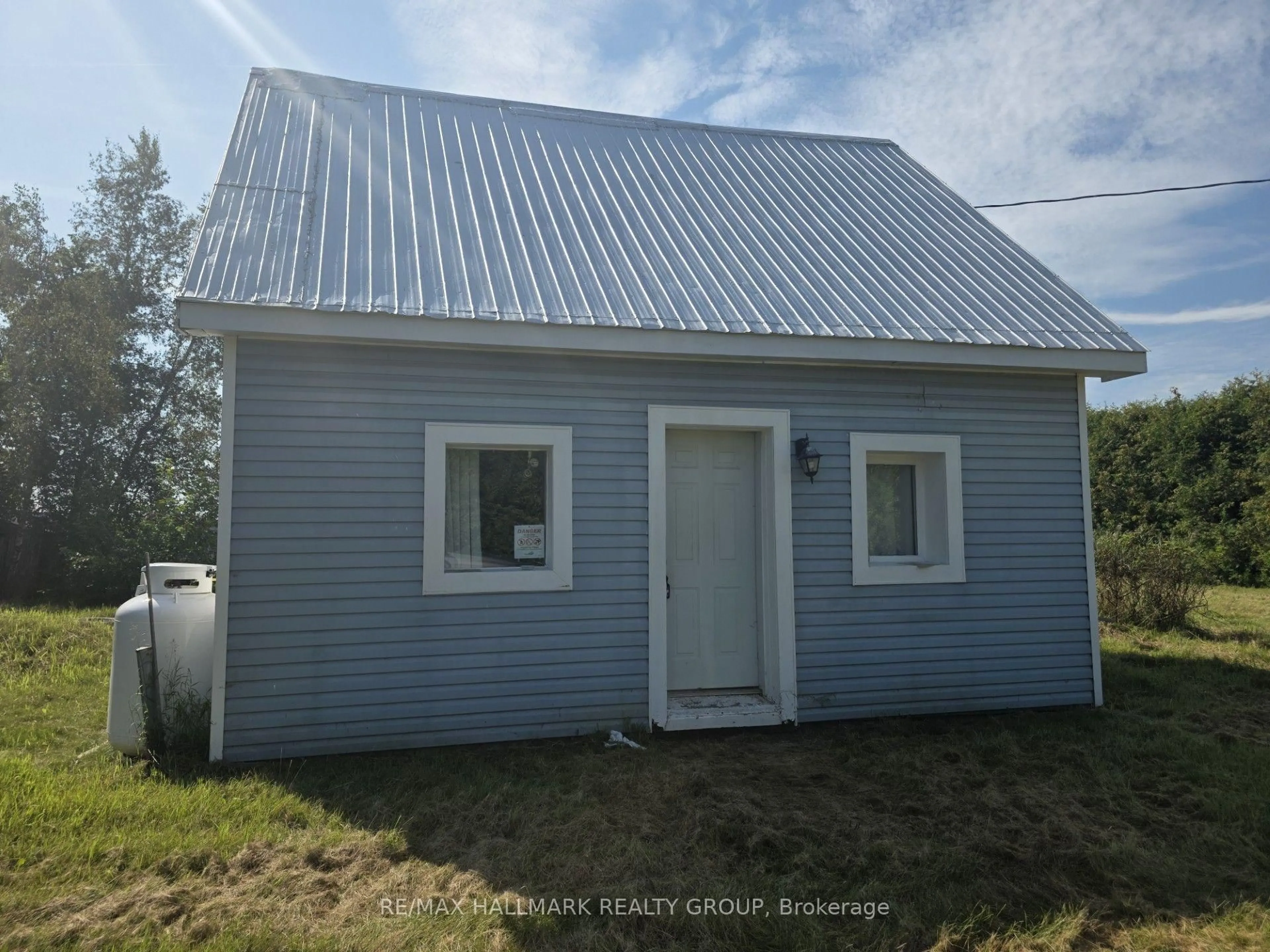 Home with vinyl exterior material, building for 900 Con 9 Plantagenet Concession, Alfred and Plantagenet Ontario K0B 1C0