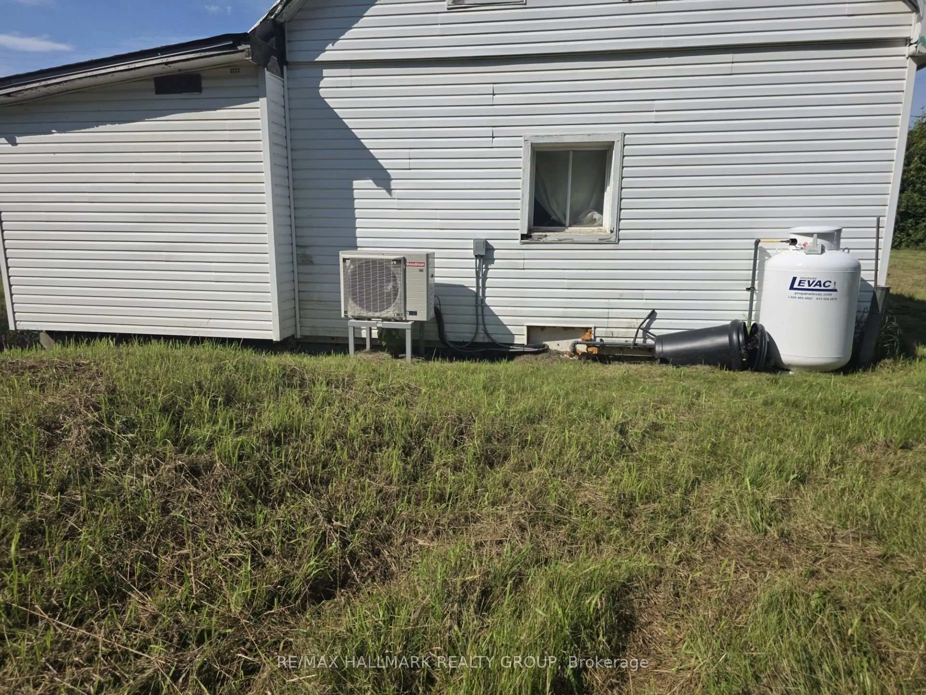 A pic from outside/outdoor area/front of a property/back of a property/a pic from drone, unknown for 900 Con 9 Plantagenet Concession, Alfred and Plantagenet Ontario K0B 1C0