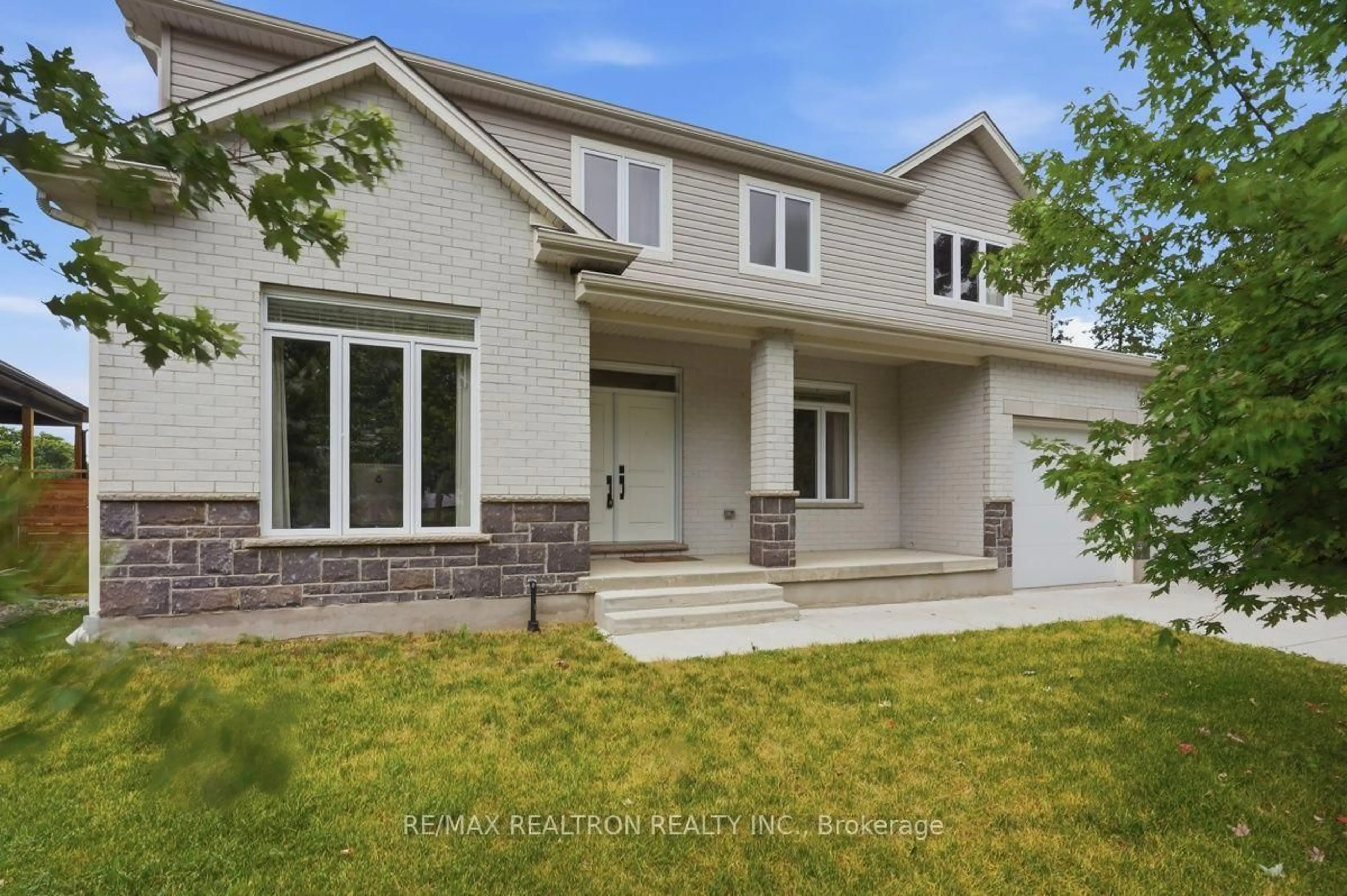 Home with brick exterior material, street for 191 Wychwood Park, London North Ontario N6G 1S3
