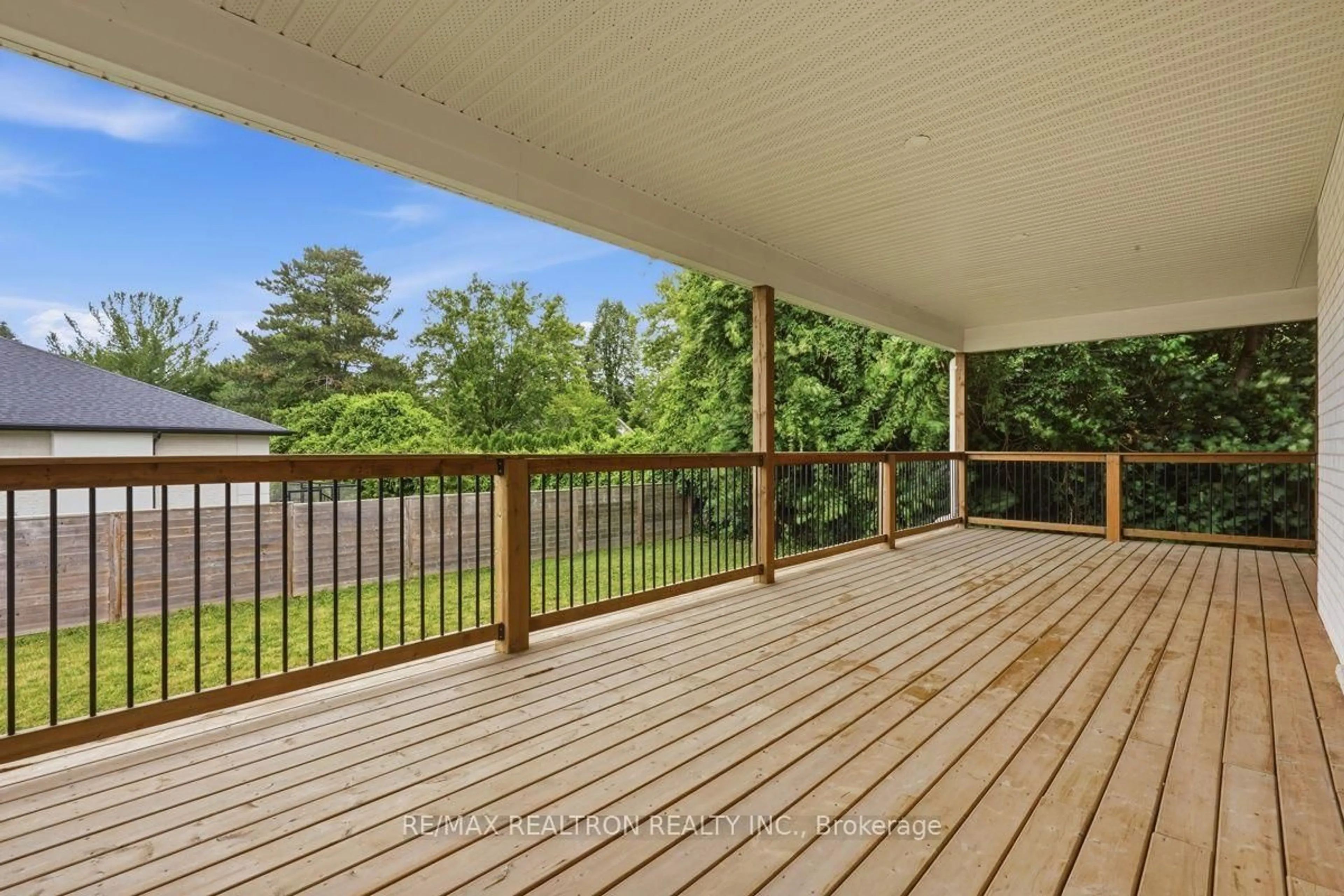 Patio, water/lake/river/ocean view for 191 Wychwood Park, London North Ontario N6G 1S3