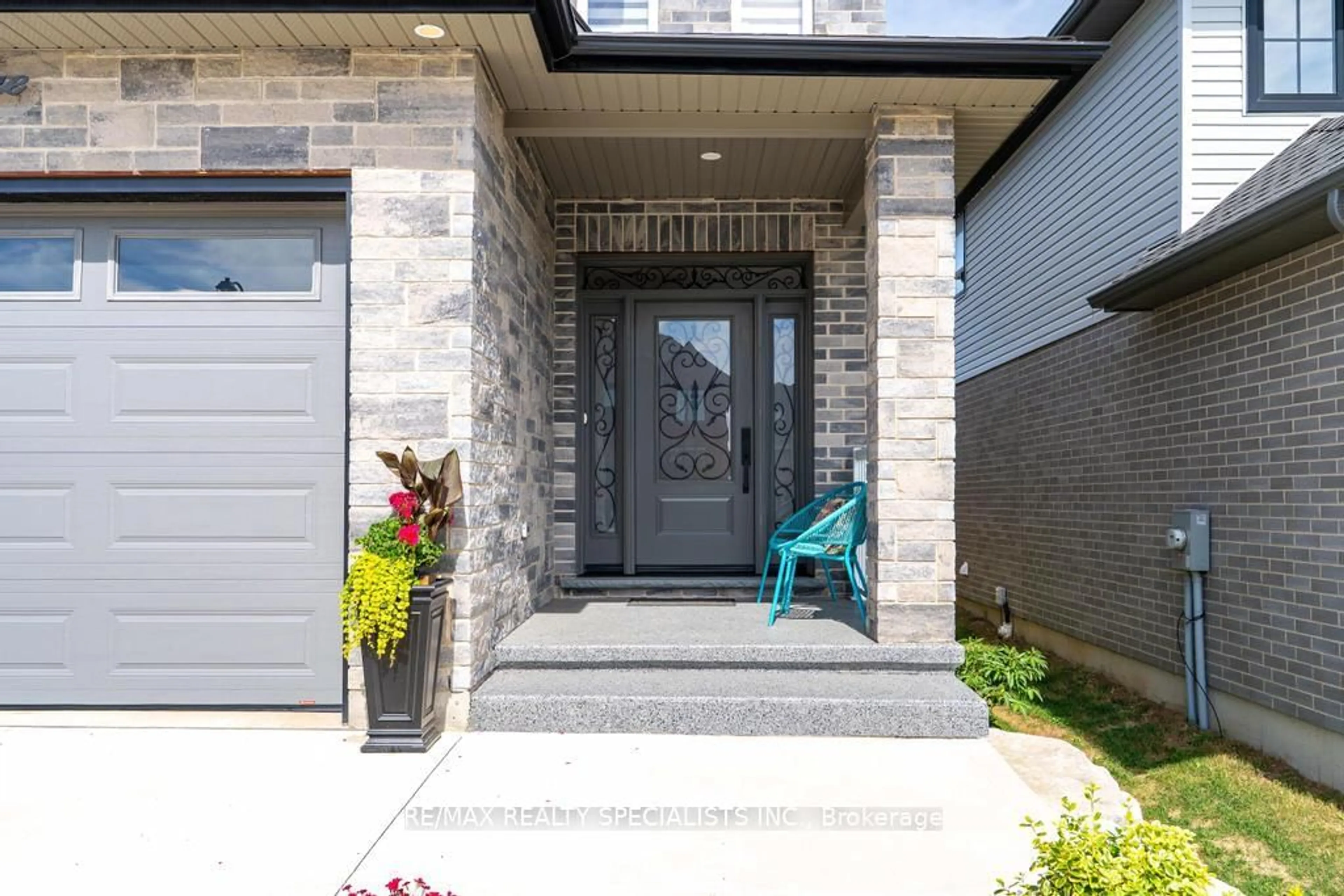 Indoor entryway for 45 Peggy Ave, South-West Oxford Ontario N0J 1N0