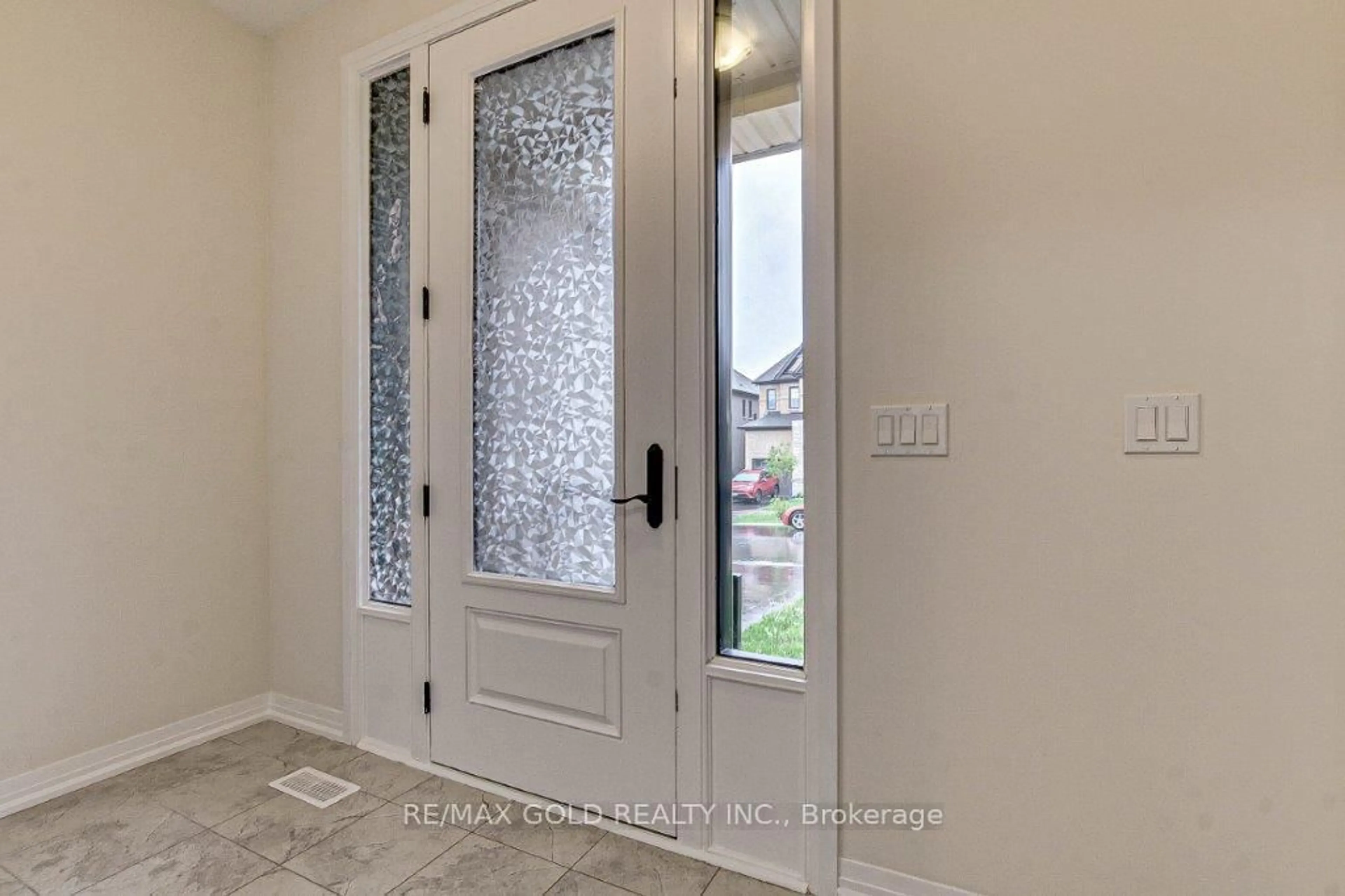 Indoor entryway for 120 Huntingford Tr, Woodstock Ontario N4T 0M3