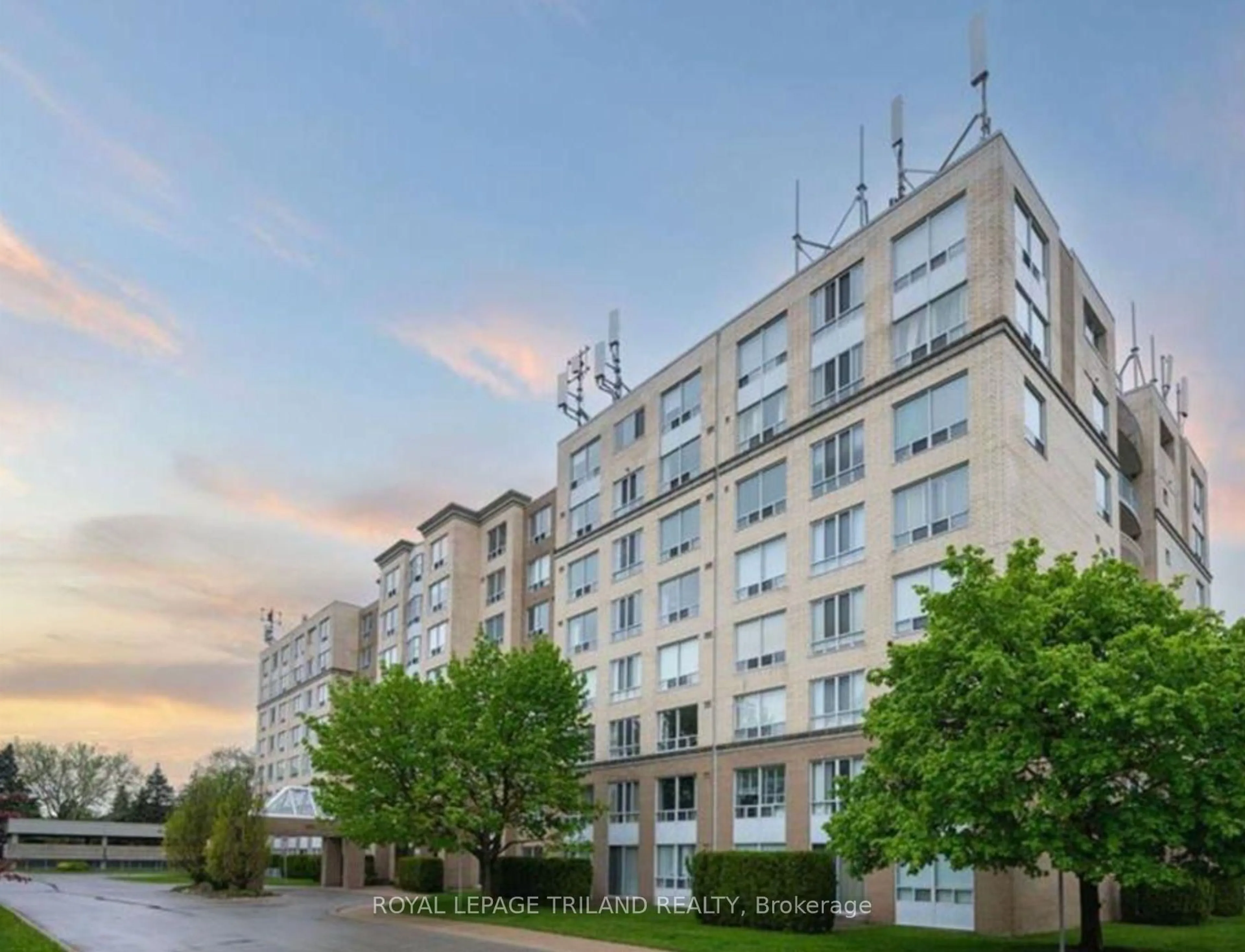 Patio, building for 1510 Richmond St #404, London North Ontario N6G 4V2