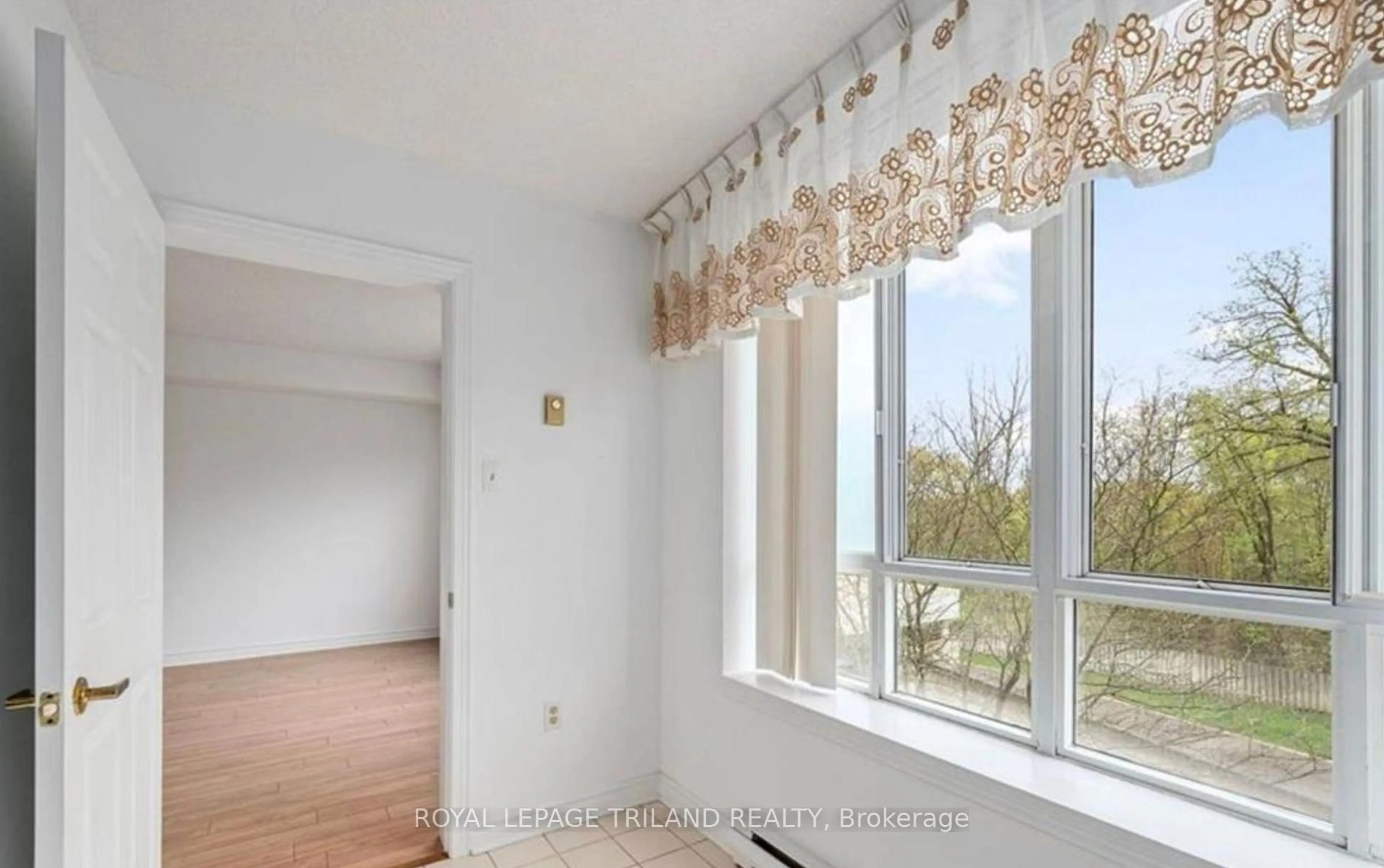 A pic of a room for 1510 Richmond St #404, London North Ontario N6G 4V2