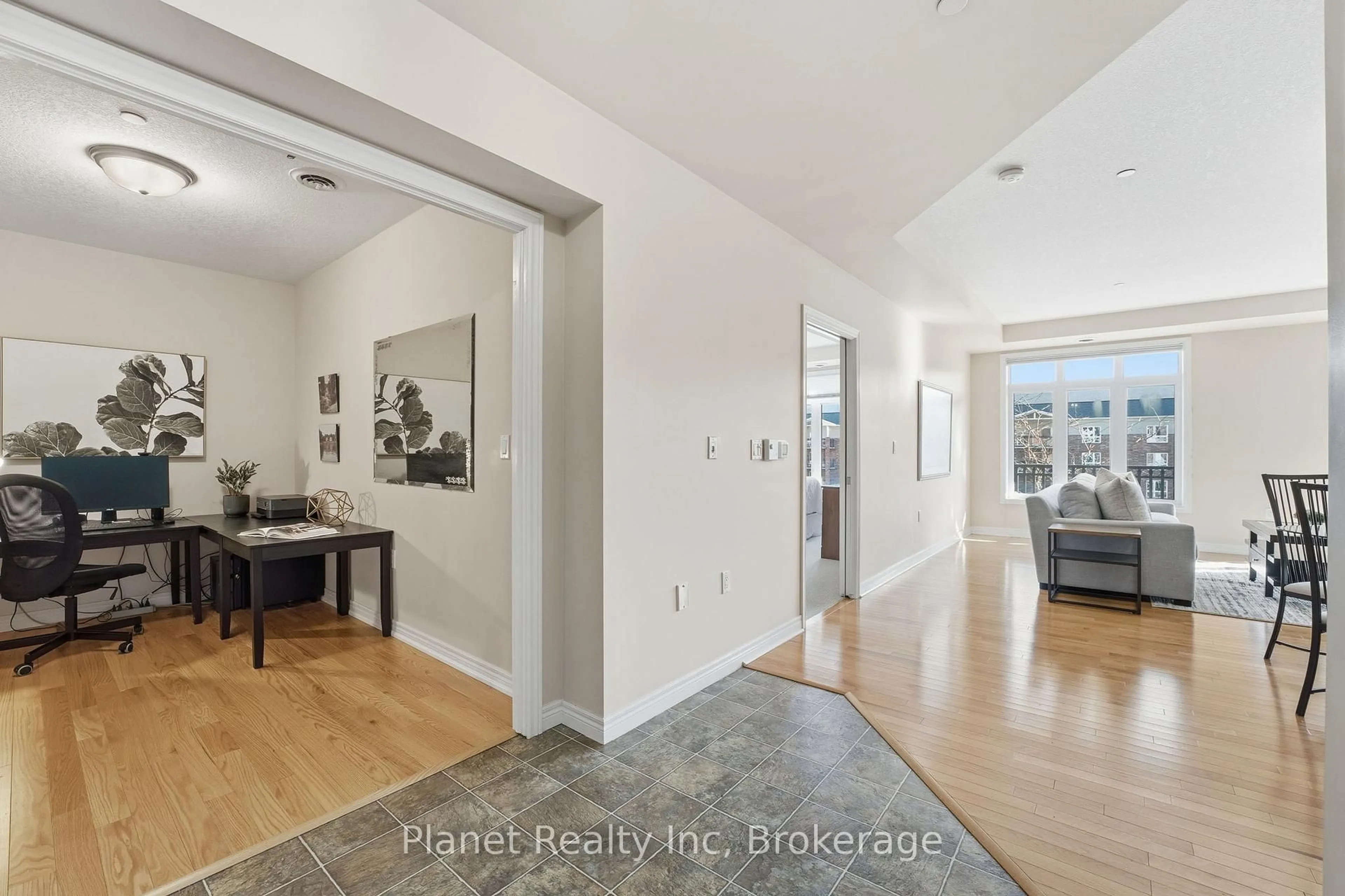 Indoor entryway for 65 Bayberry Dr #301, Guelph Ontario N1G 5K8