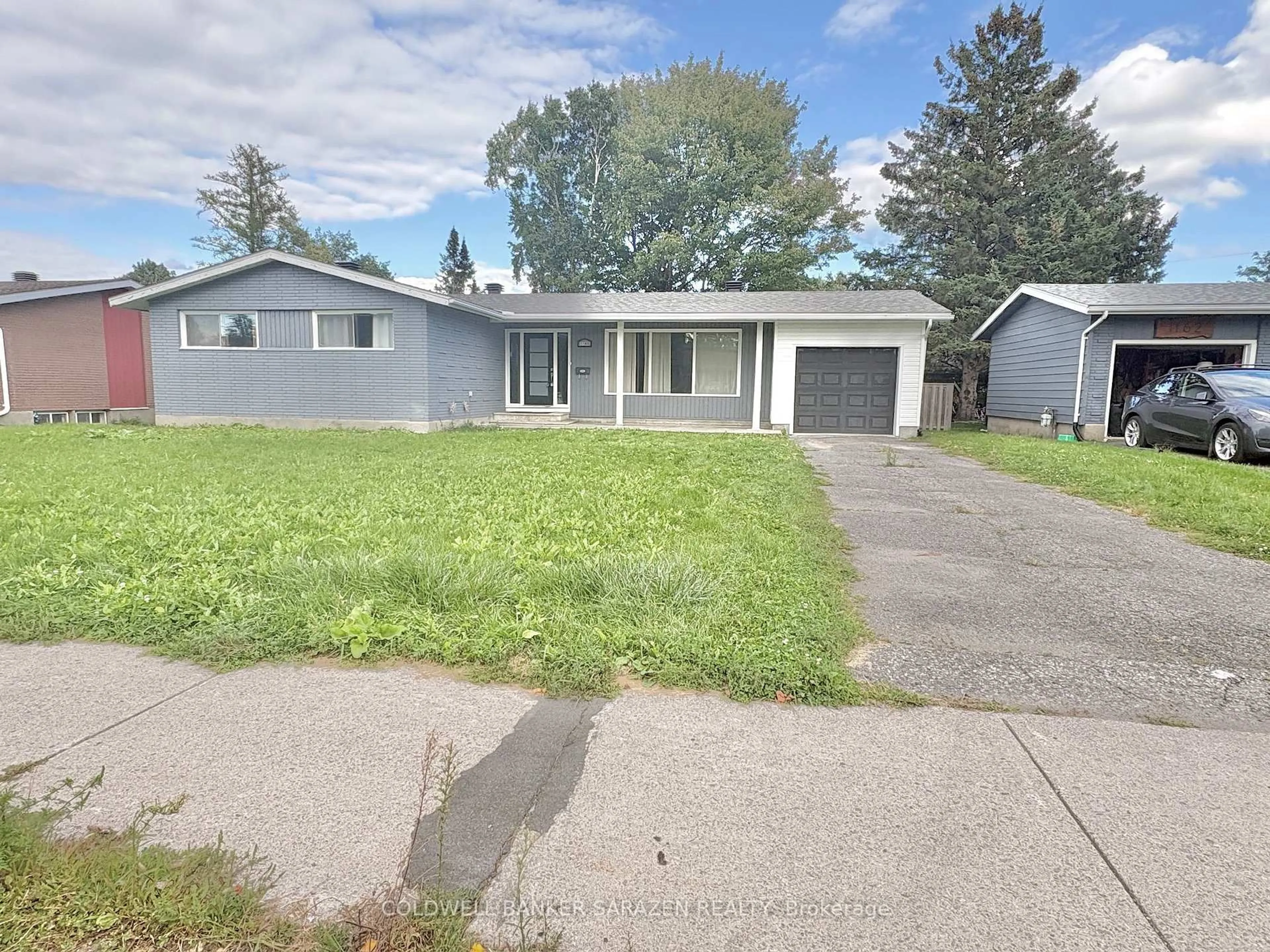 A pic from outside/outdoor area/front of a property/back of a property/a pic from drone, street for 1160 Deer Park Rd, Ottawa Ontario K2E 6H3