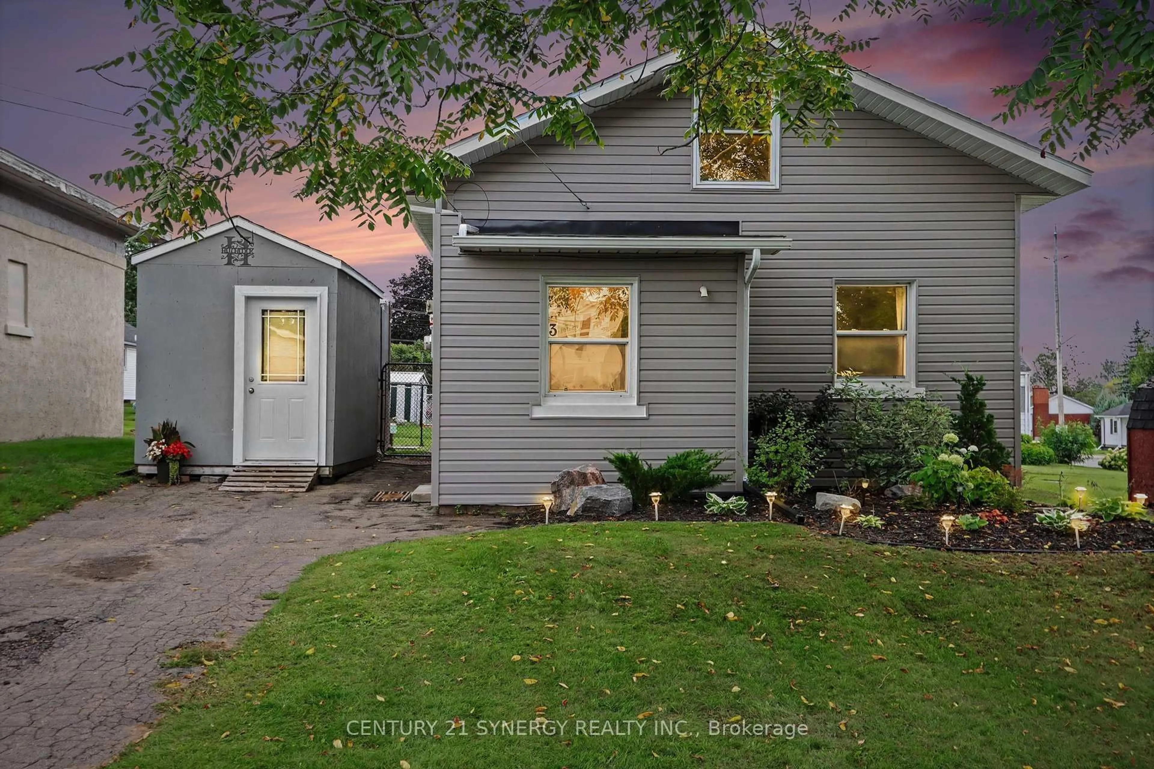 Unknown for 3 McKenzie Ave, Smiths Falls Ontario K7A 3G4