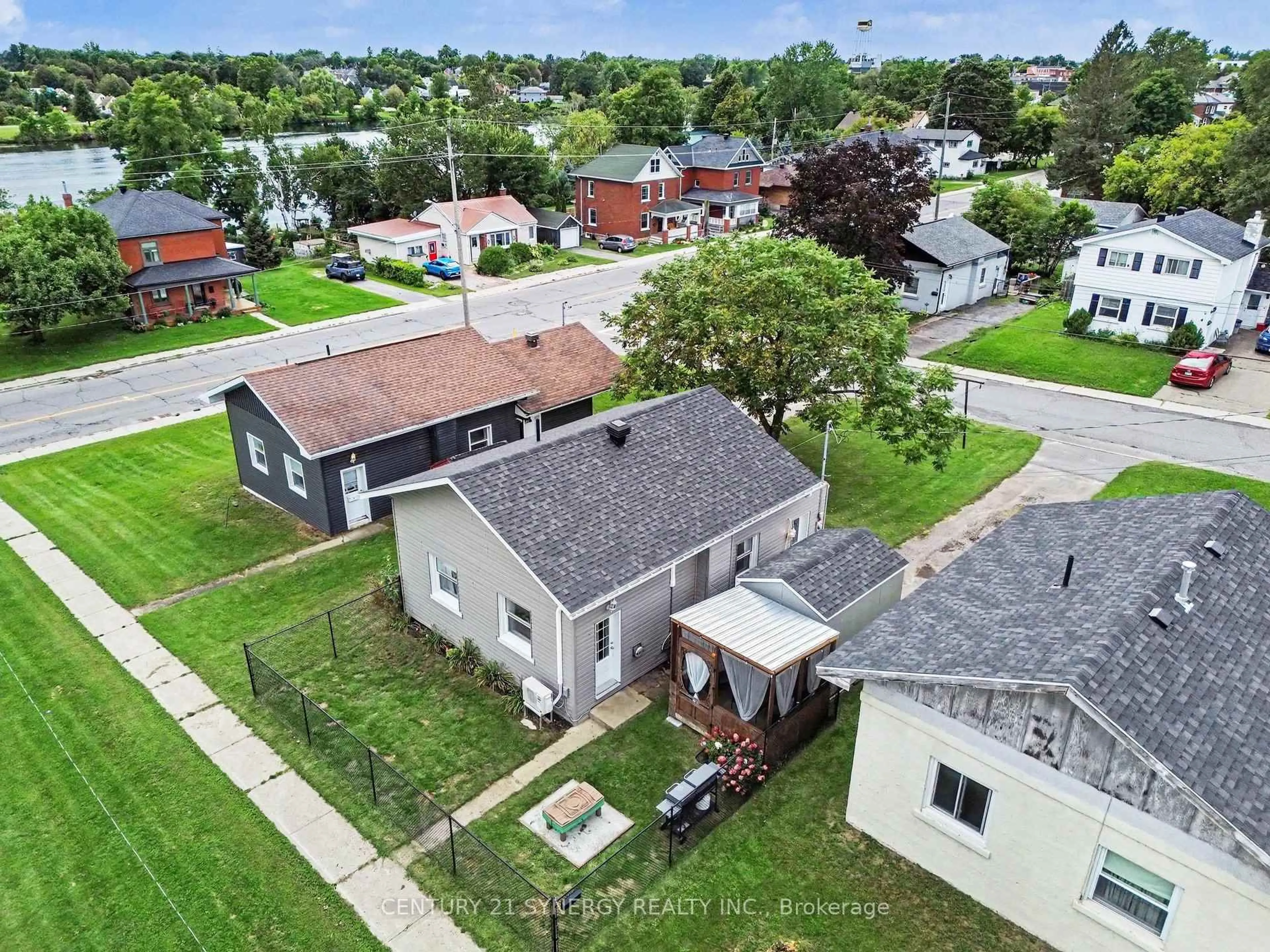 A pic from outside/outdoor area/front of a property/back of a property/a pic from drone, street for 3 McKenzie Ave, Smiths Falls Ontario K7A 3G4
