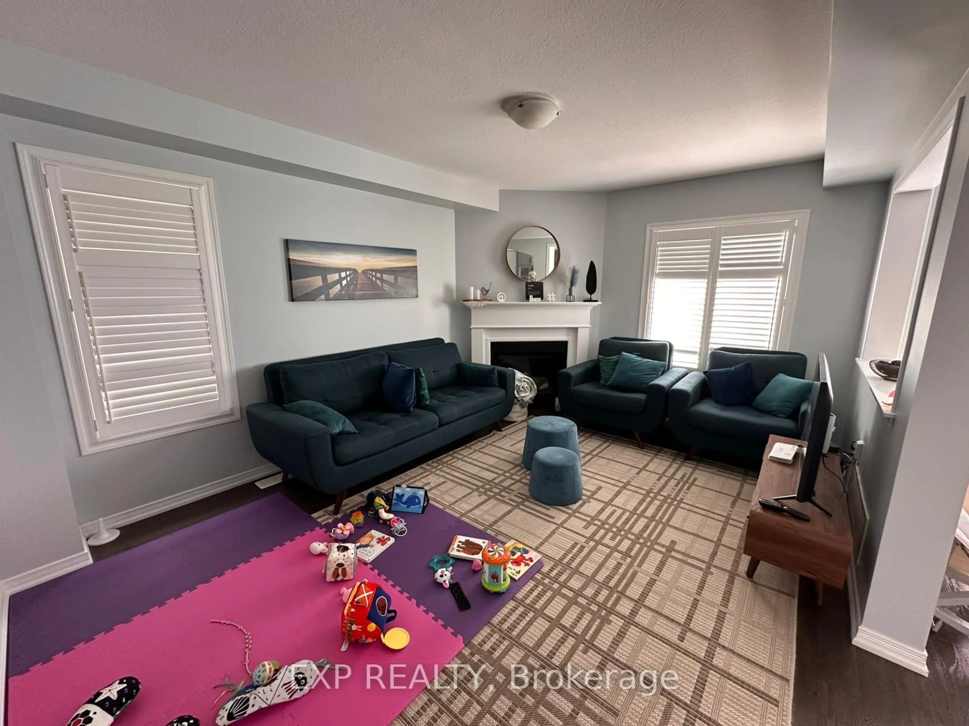 Living room with furniture, unknown for 8660 Dogwood Cres, Niagara Falls Ontario L2H 0K9