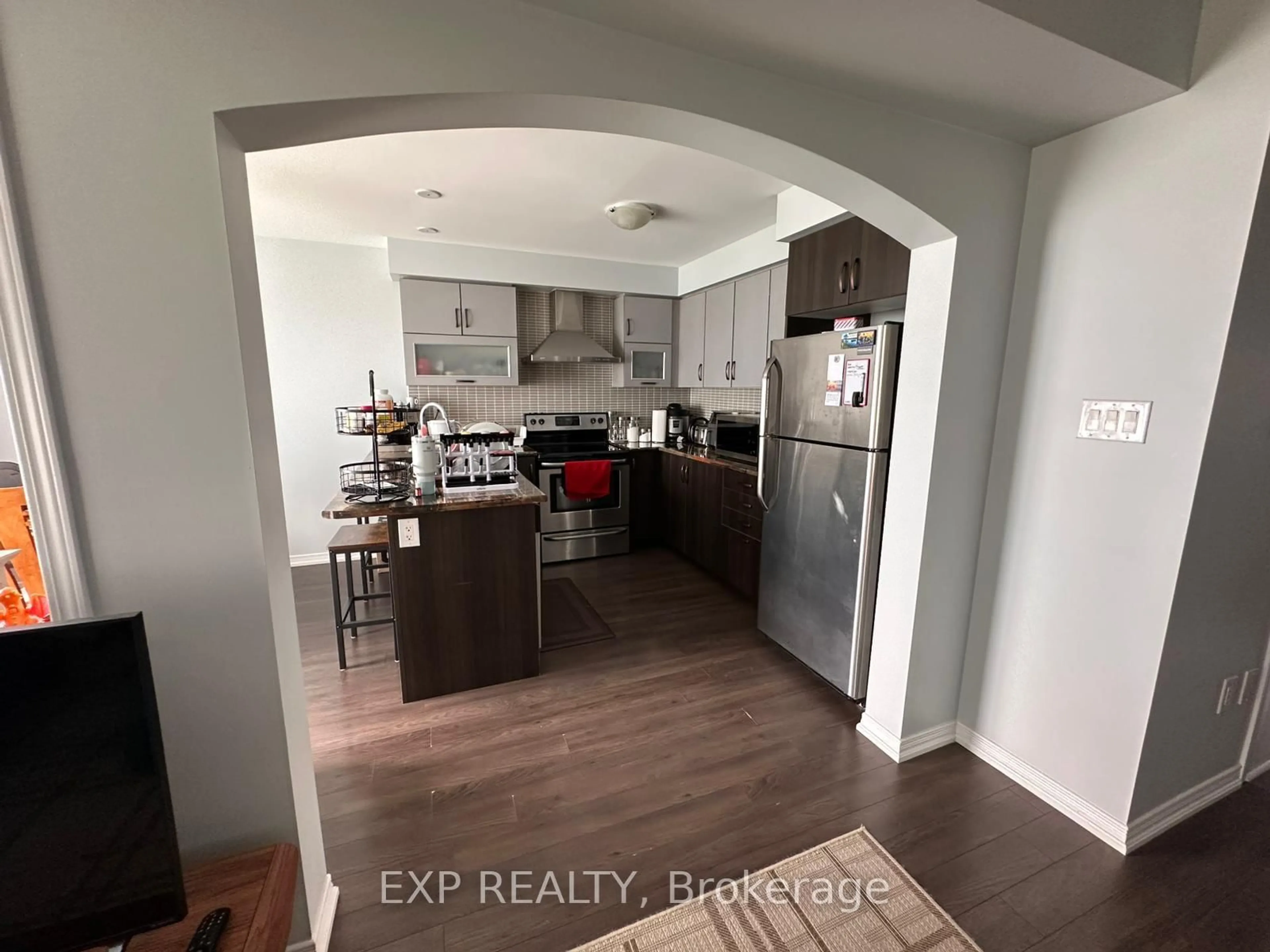 Open concept kitchen, wood/laminate floor for 8660 Dogwood Cres, Niagara Falls Ontario L2H 0K9