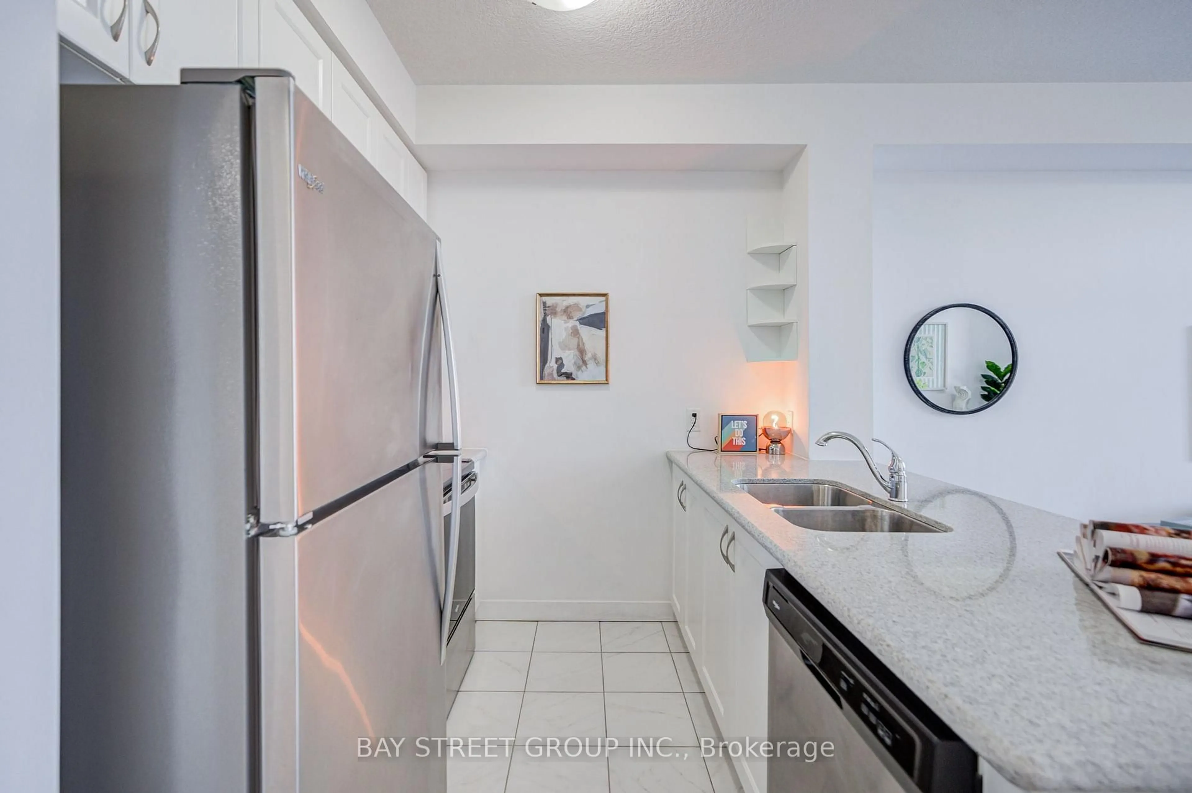 Standard kitchen, ceramic/tile floor for 450 Dundas St #313, Hamilton Ontario L8B 1Z2