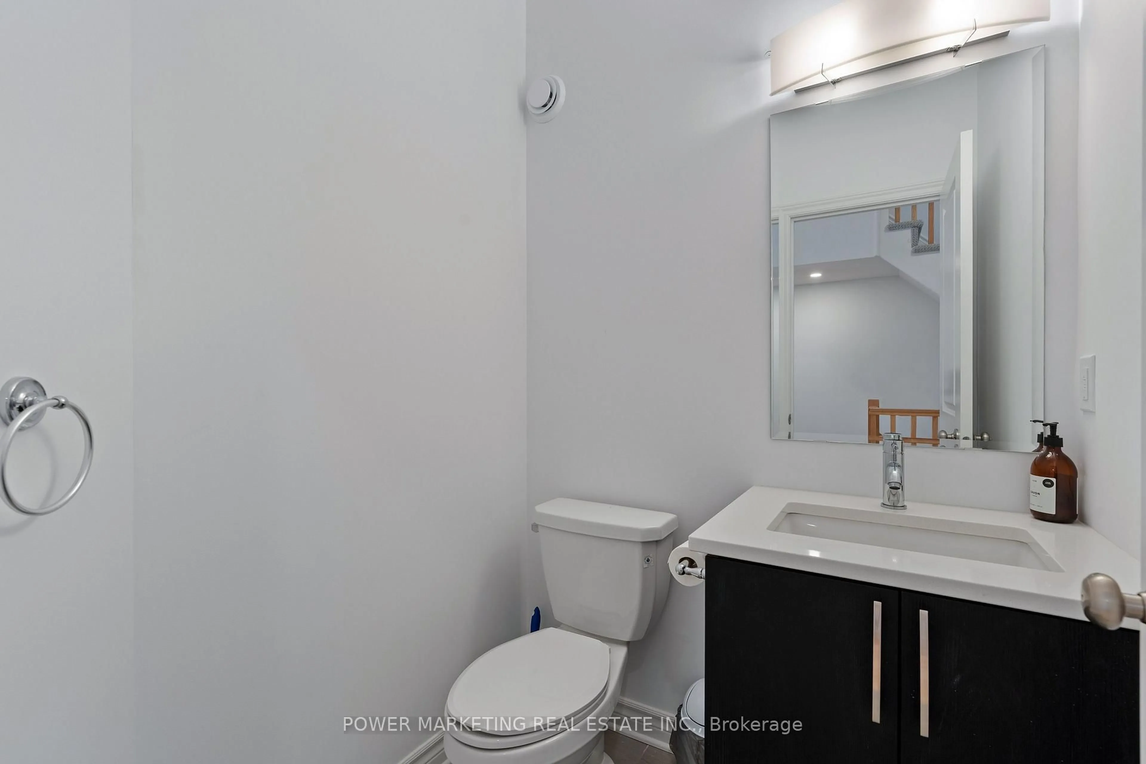 Standard bathroom, unknown for 677 Cordelette Circ, Ottawa Ontario K1W 0P2