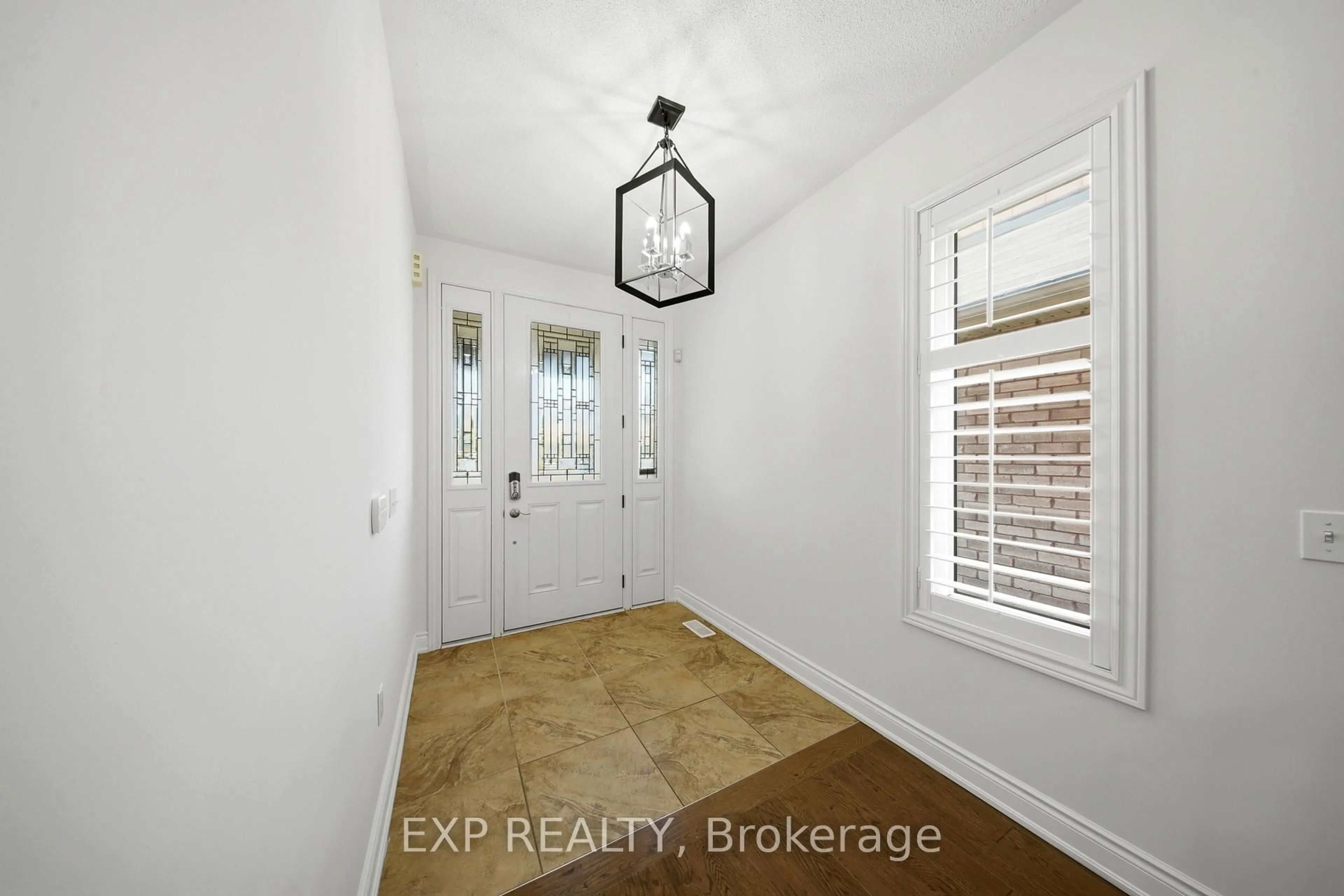 Indoor entryway for 114 Chaumont Dr, Hamilton Ontario L8J 0J8