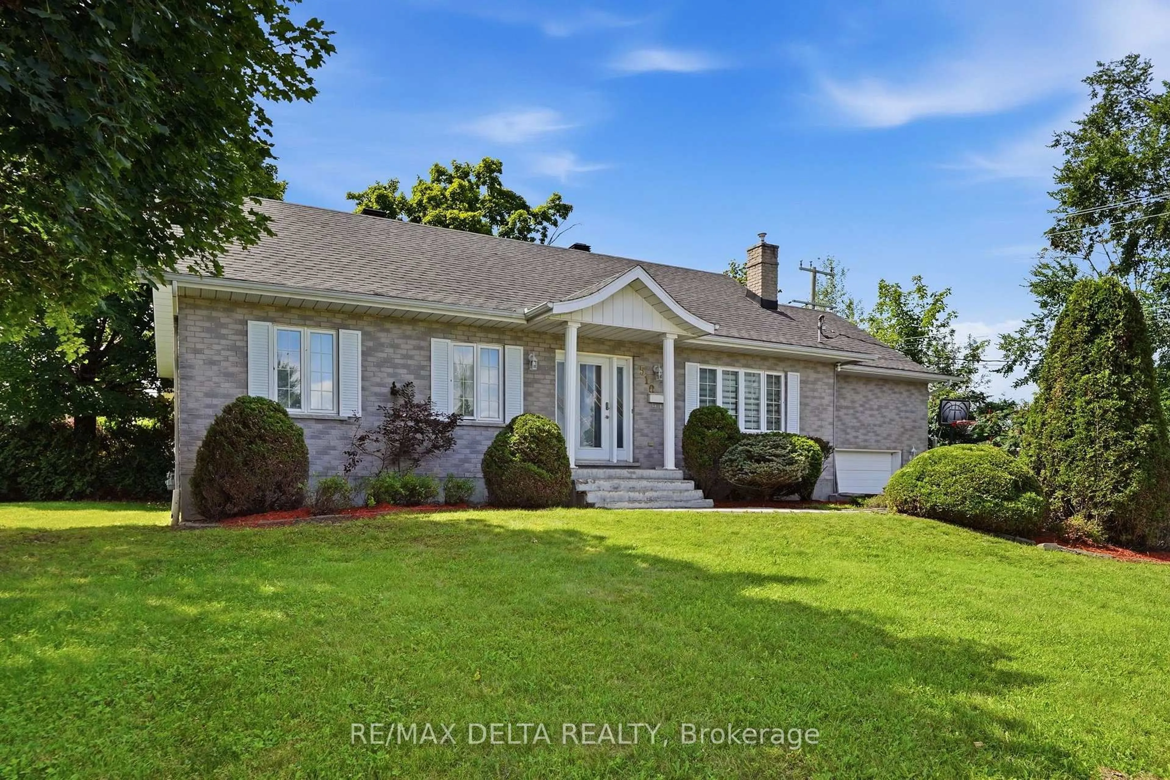 Home with vinyl exterior material, water/lake/river/ocean view for 510 Stevens St, Hawkesbury Ontario K6A 3J3