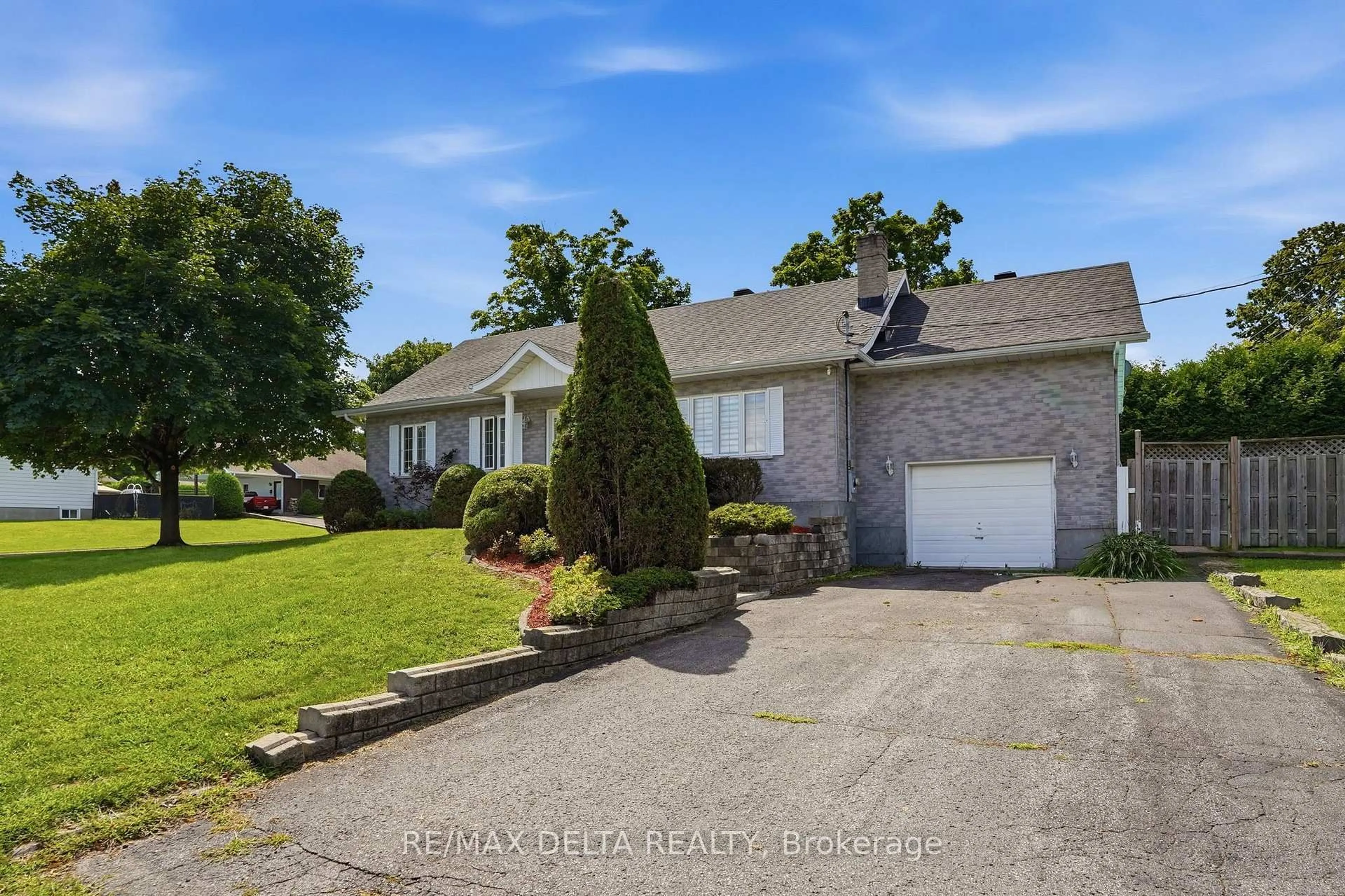 A pic from outside/outdoor area/front of a property/back of a property/a pic from drone, street for 510 Stevens St, Hawkesbury Ontario K6A 3J3