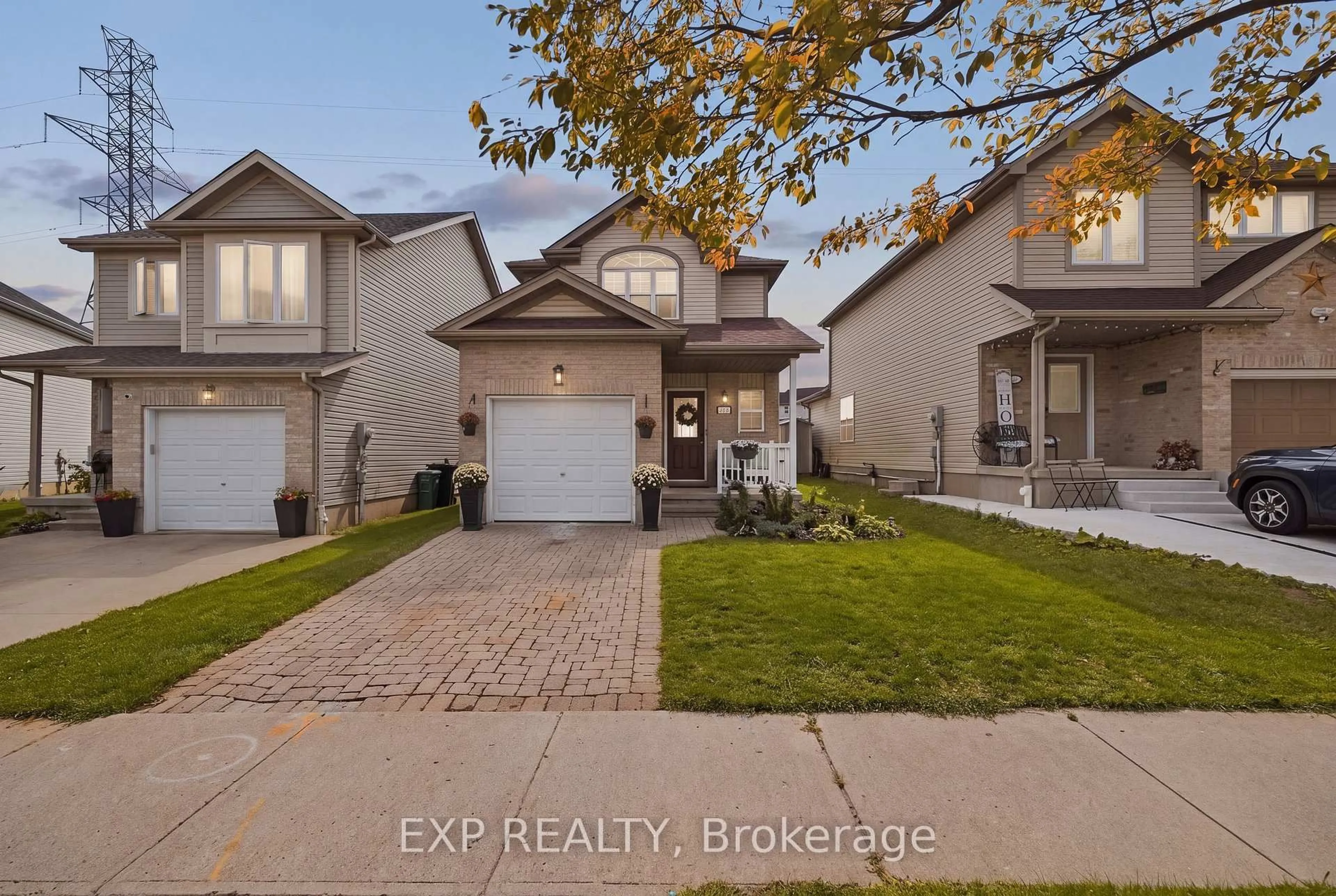 A pic from outside/outdoor area/front of a property/back of a property/a pic from drone, street for 116 Henhoeffer Cres, Kitchener Ontario N2E 4H3