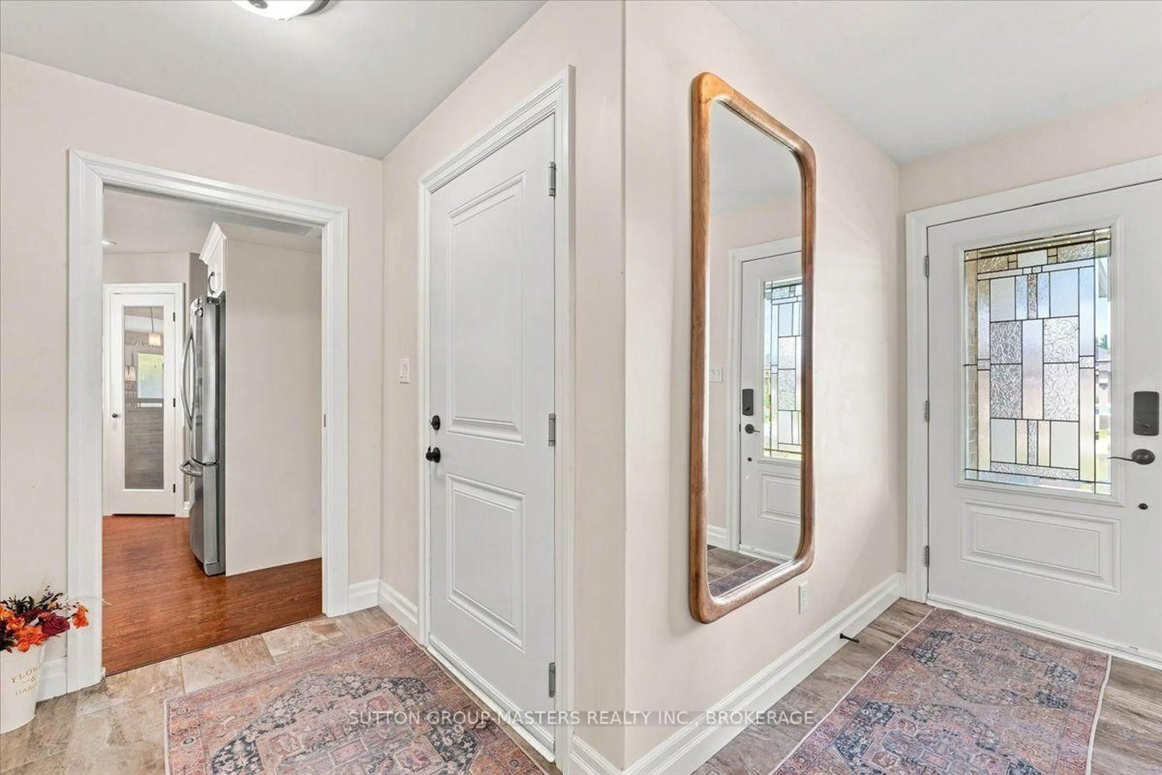 Indoor entryway for 49 Aspen Dr, Quinte West Ontario K8V 0E2