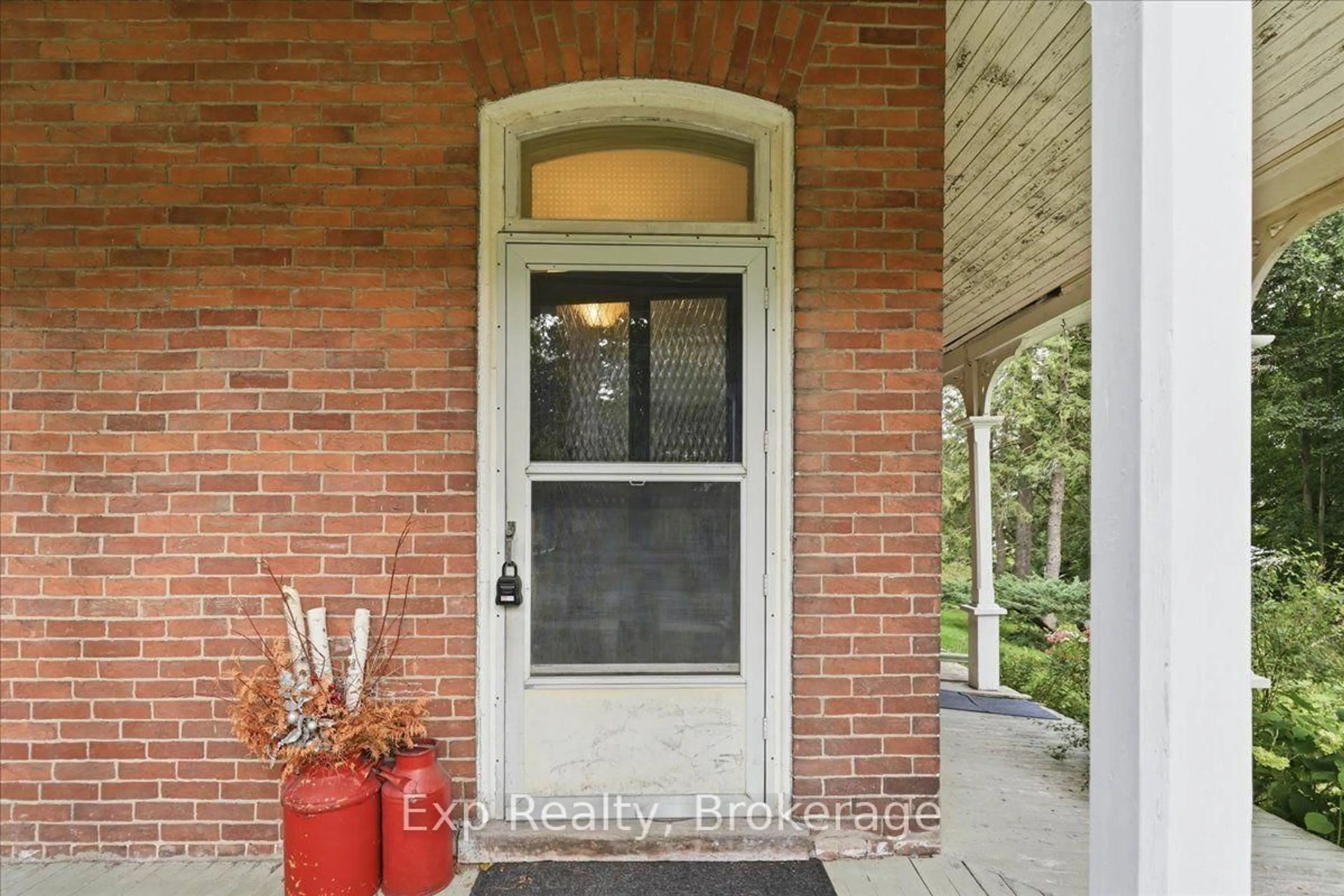 Indoor entryway for 143 Edward St, Stirling Ontario K0K 3E0