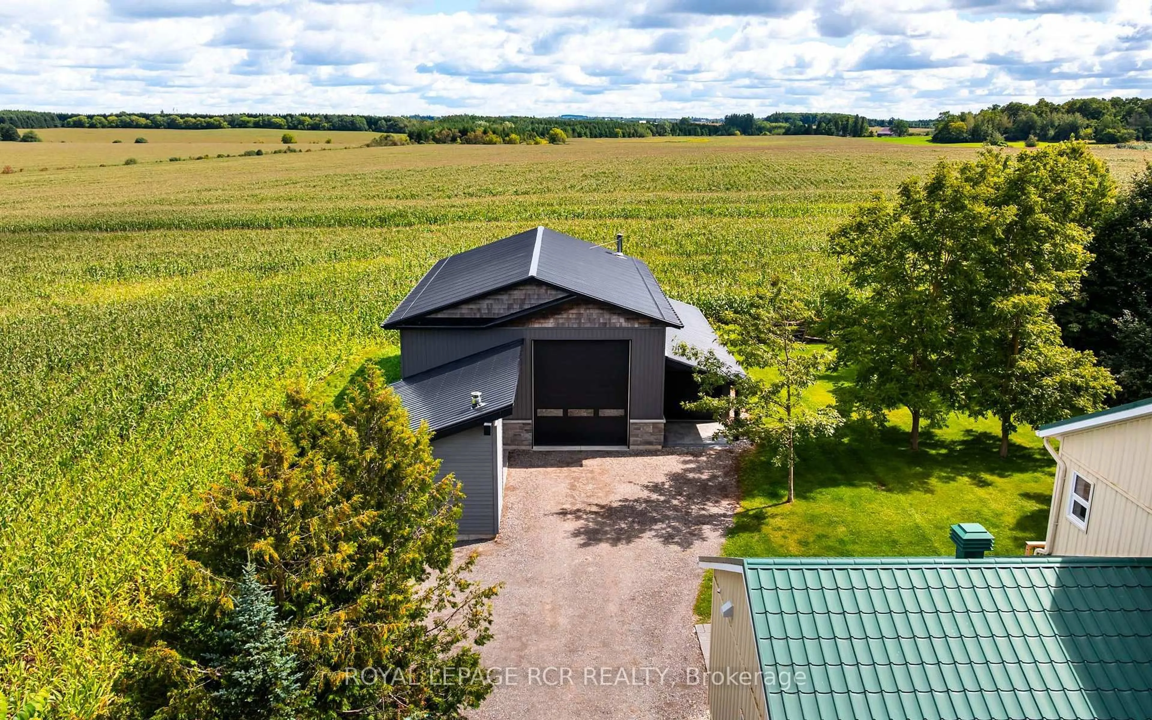 A pic from outside/outdoor area/front of a property/back of a property/a pic from drone, building for 253247 9th Line, Amaranth Ontario L0N 1G0