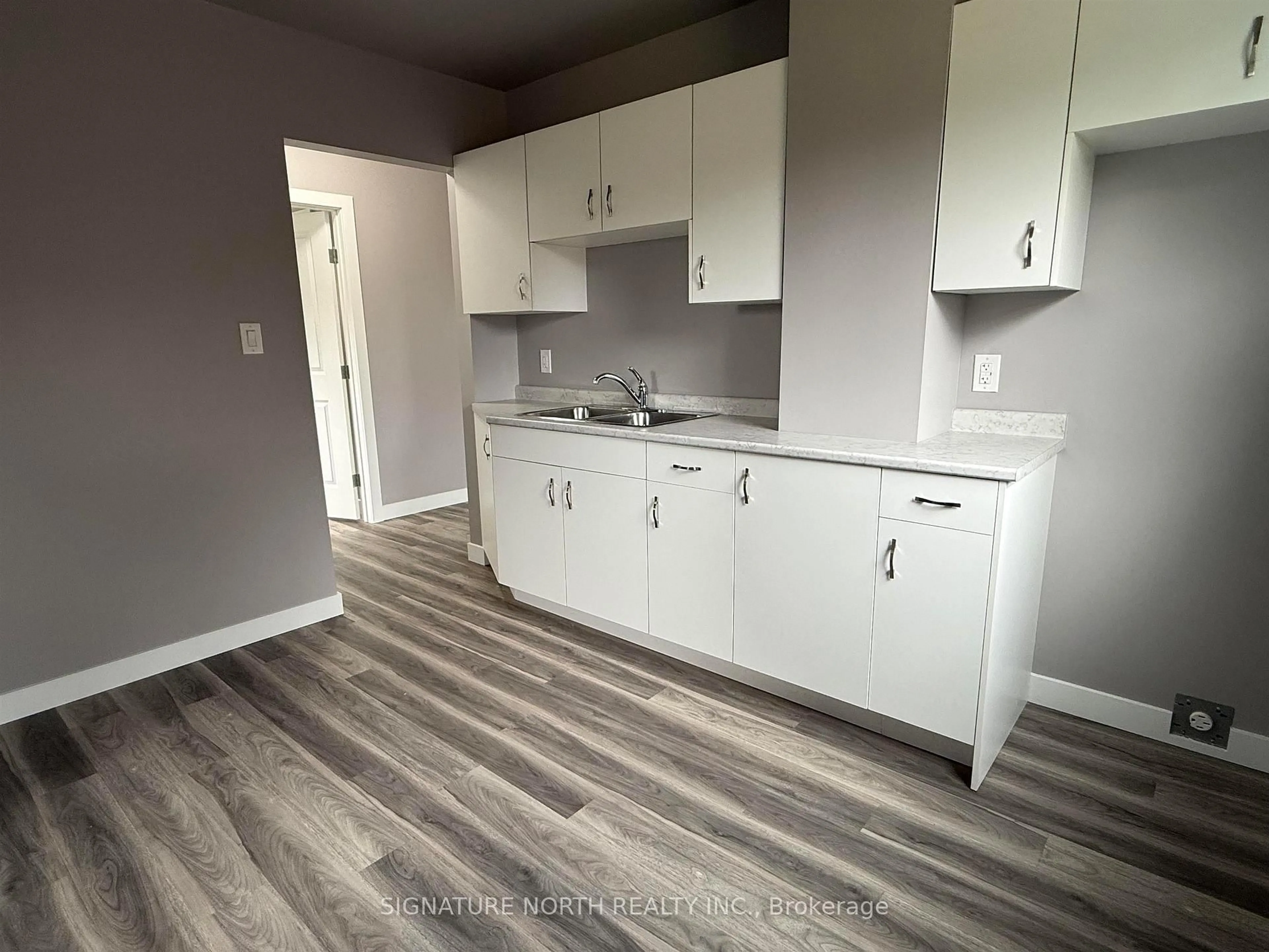 Unknown for 1004 Gore Street W, Thunder Bay Ontario P7E 3T1