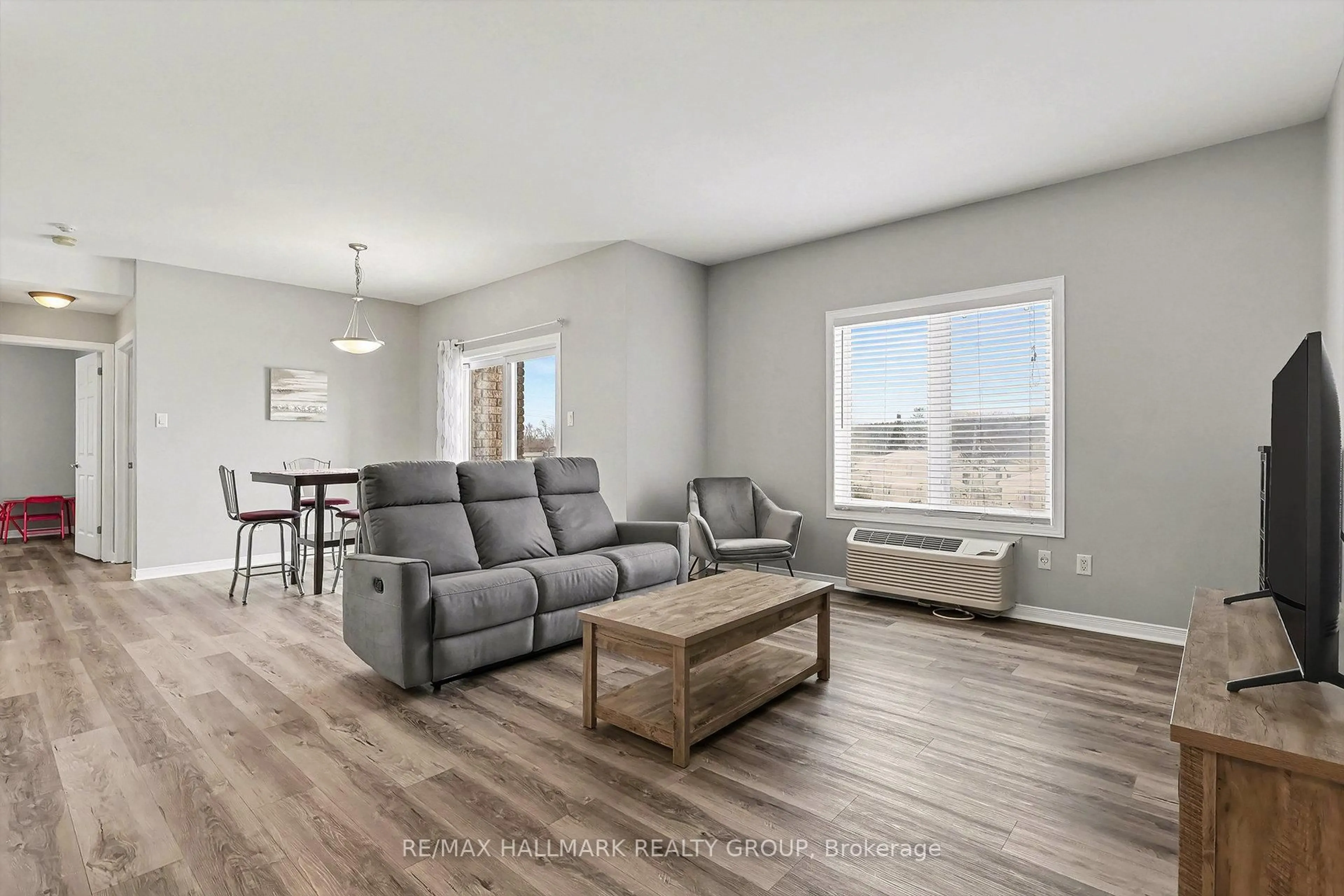 Living room with furniture, unknown for 1026 Laurier St #208, Clarence-Rockland Ontario K4K 1V6