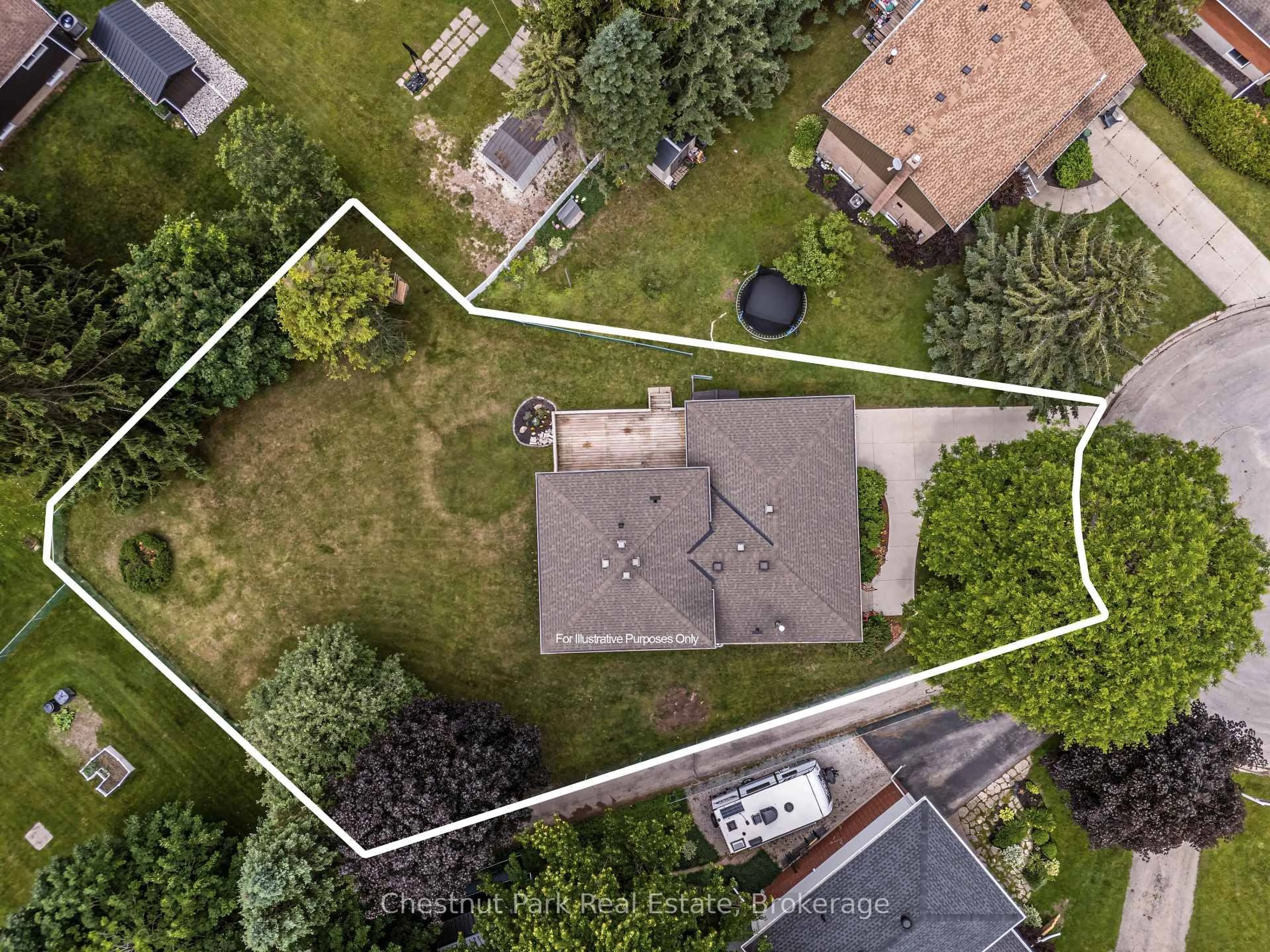 A pic from outside/outdoor area/front of a property/back of a property/a pic from drone, street for 280 8th Ave, Owen Sound Ontario N4K 3A2