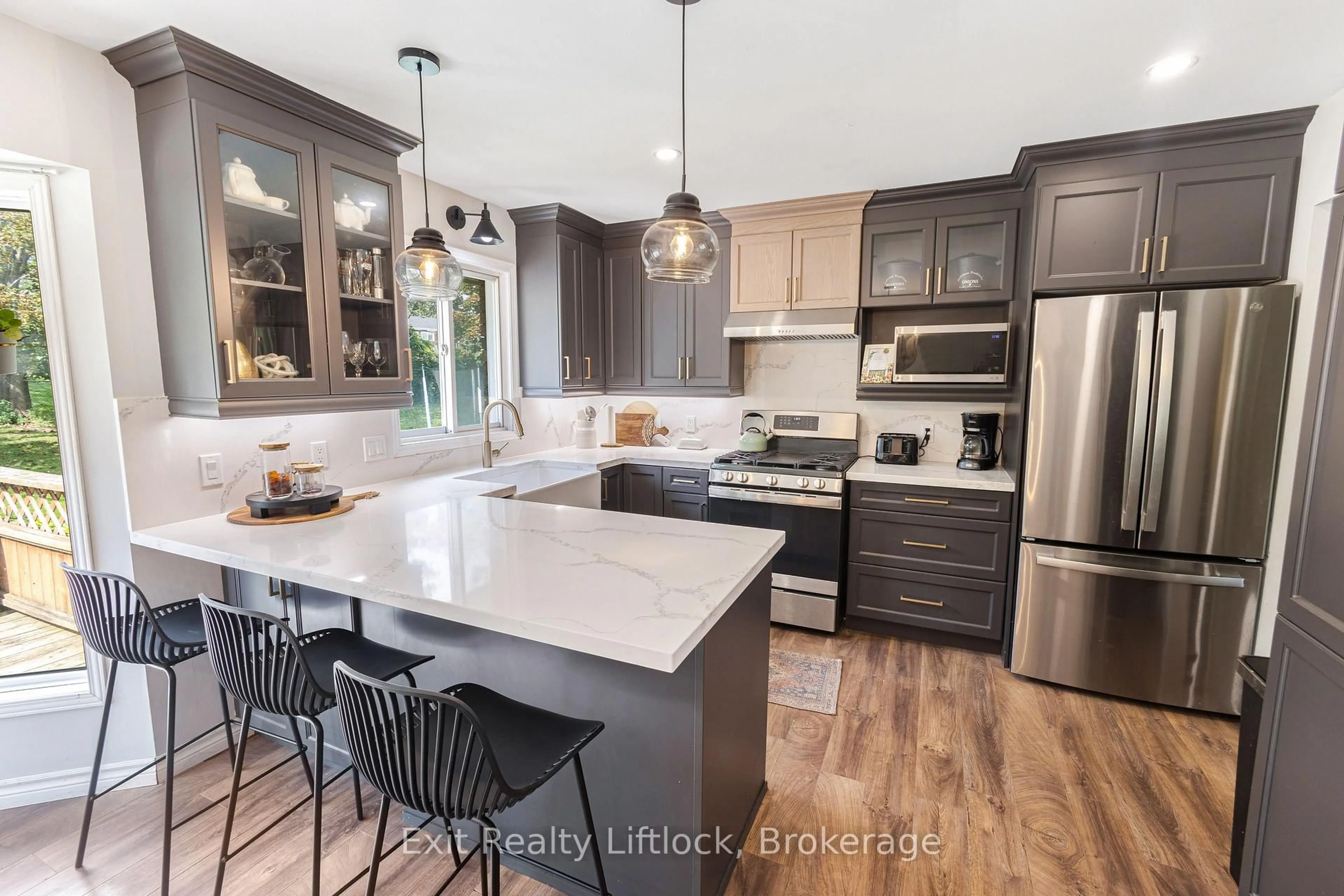 Contemporary kitchen, unknown for 664 Brick Rd, Selwyn Ontario K0L 1T0
