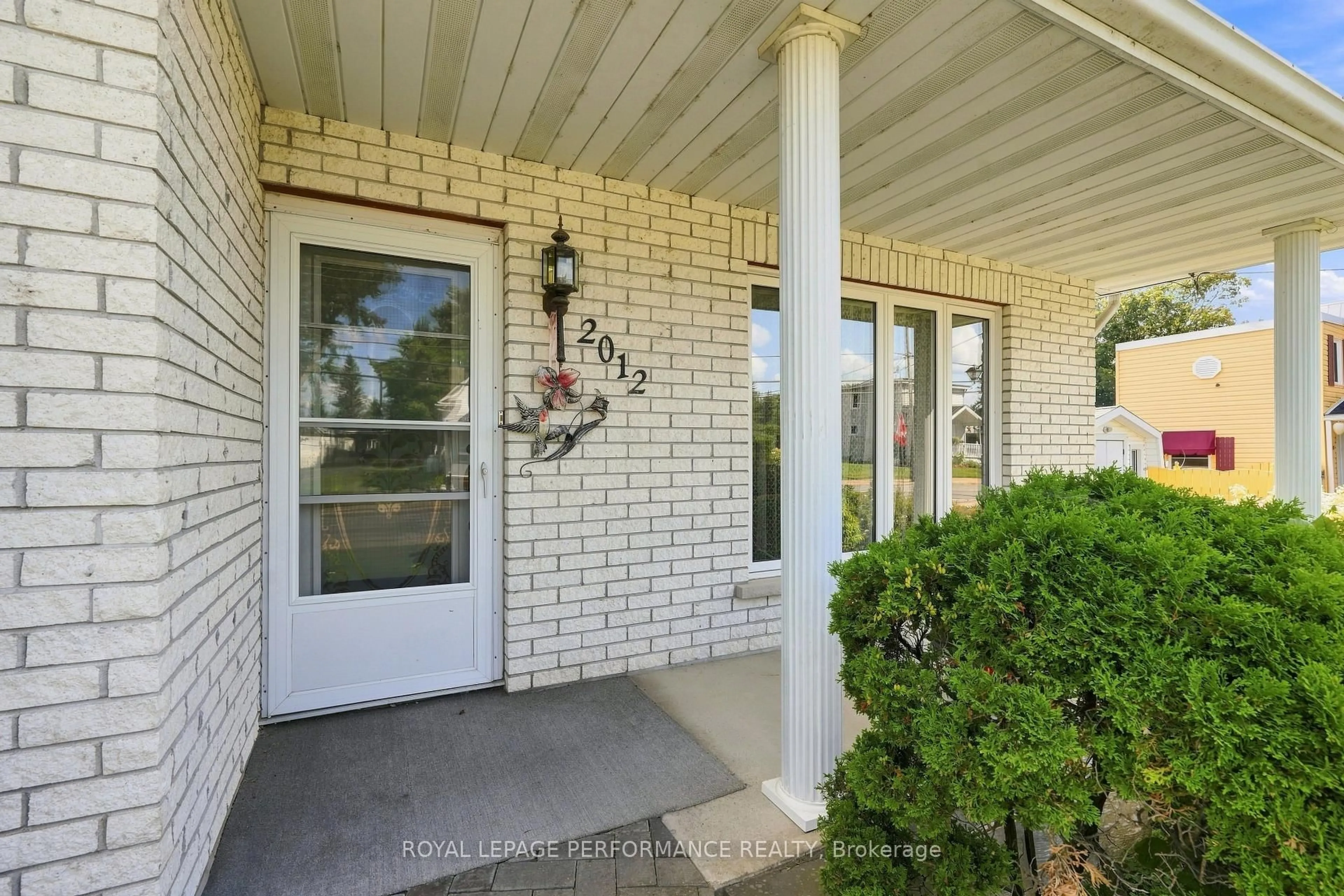 Indoor entryway for 2012 Lajoie St, Alfred and Plantagenet Ontario K0B 1J0