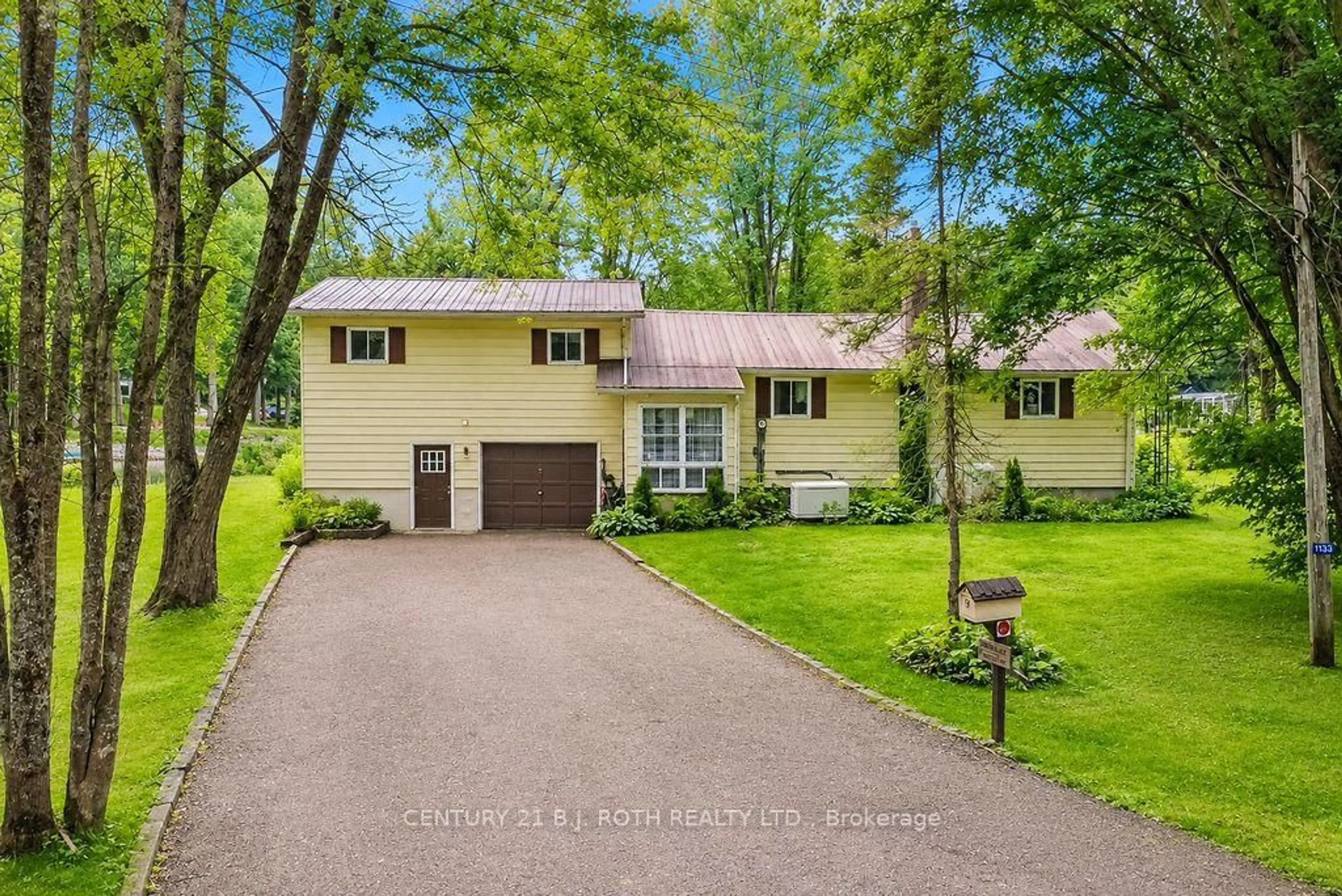 A pic from outside/outdoor area/front of a property/back of a property/a pic from drone, street for 1133 SEVERN RIVER Rd, Gravenhurst Ontario P0E 1N0